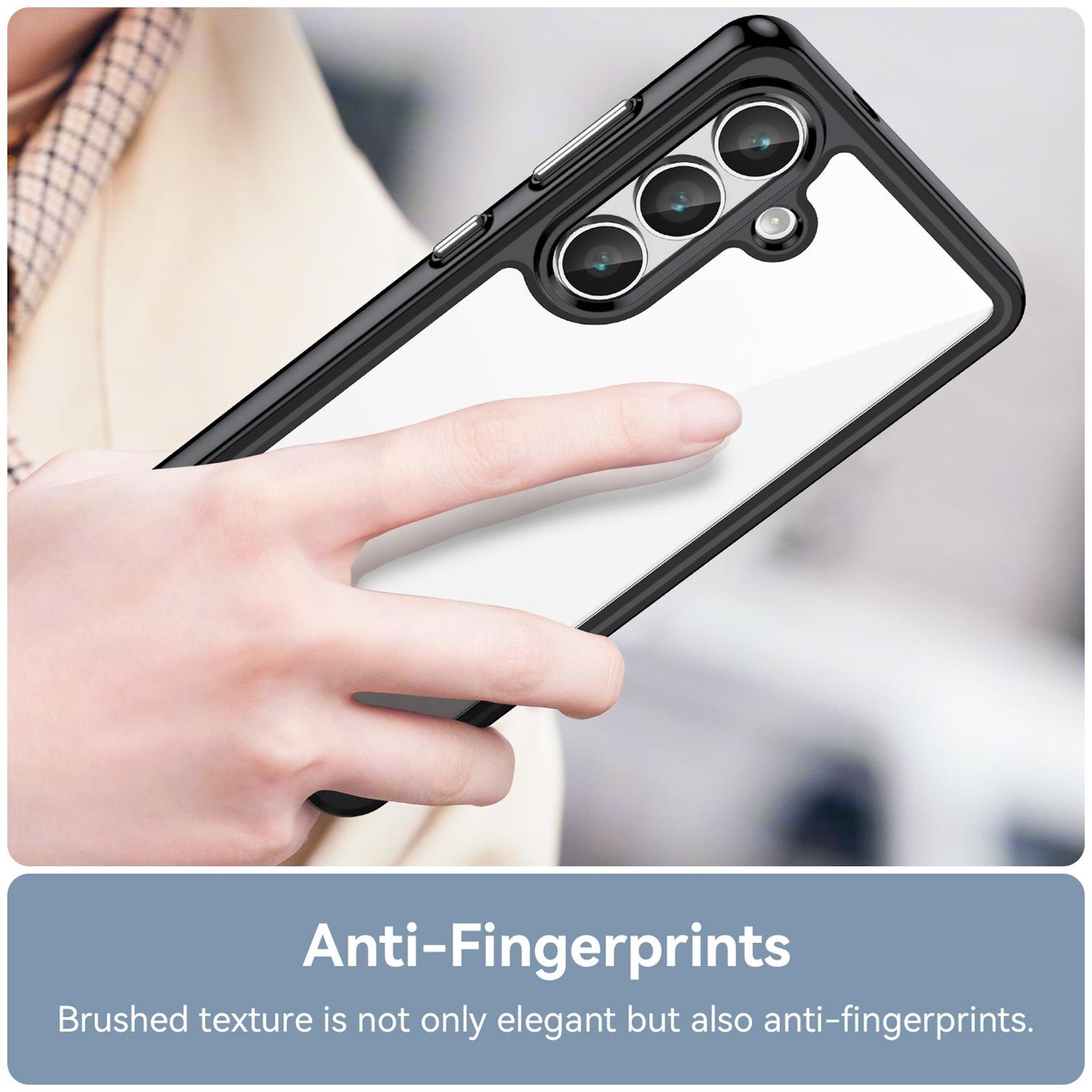 Eine Hand hält ein Smartphone mit schwarzem Rahmen und drei Kameras.