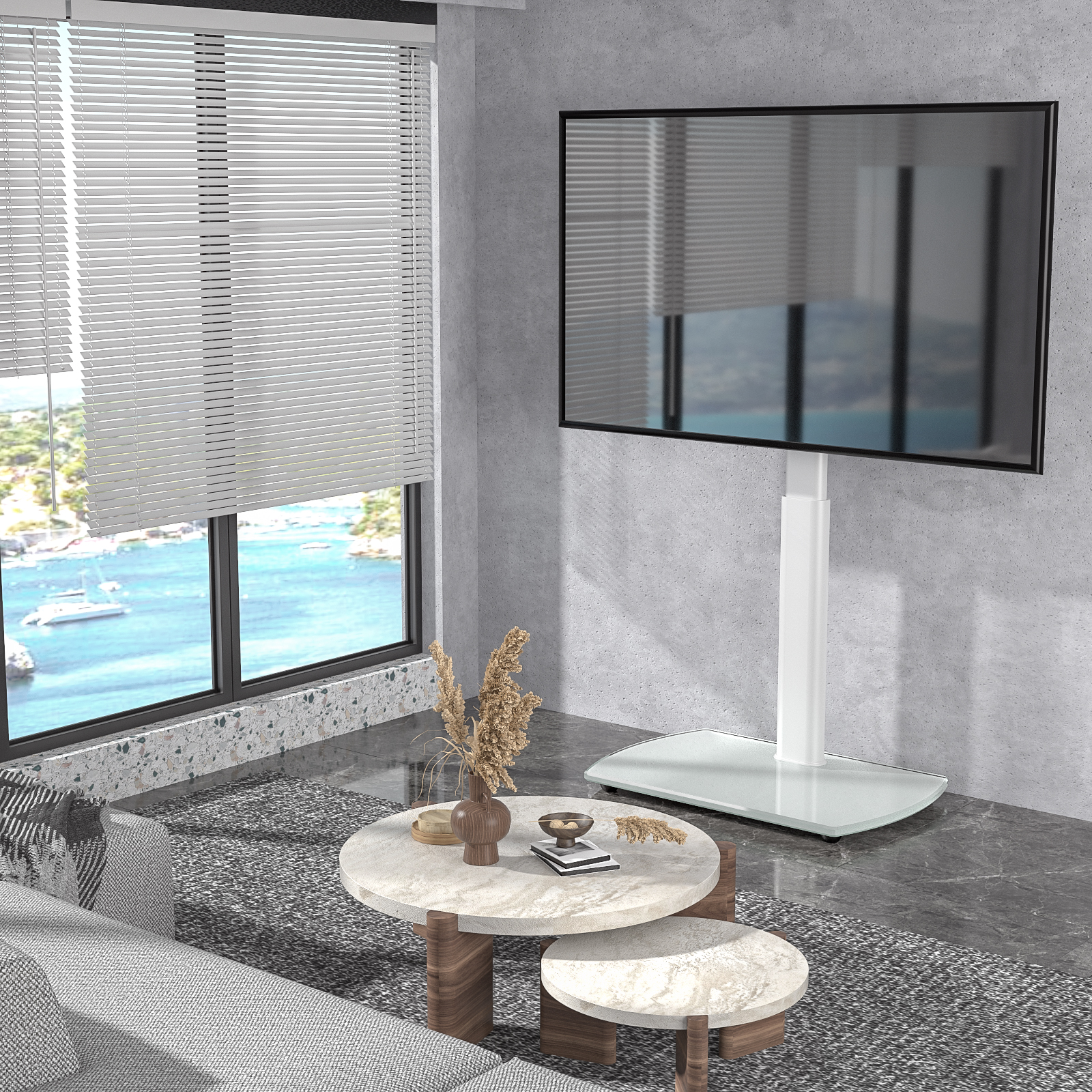 Modernes Wohnzimmer mit Fernseher auf Standfuß, Couchtisch und Fenster mit Meerblick.