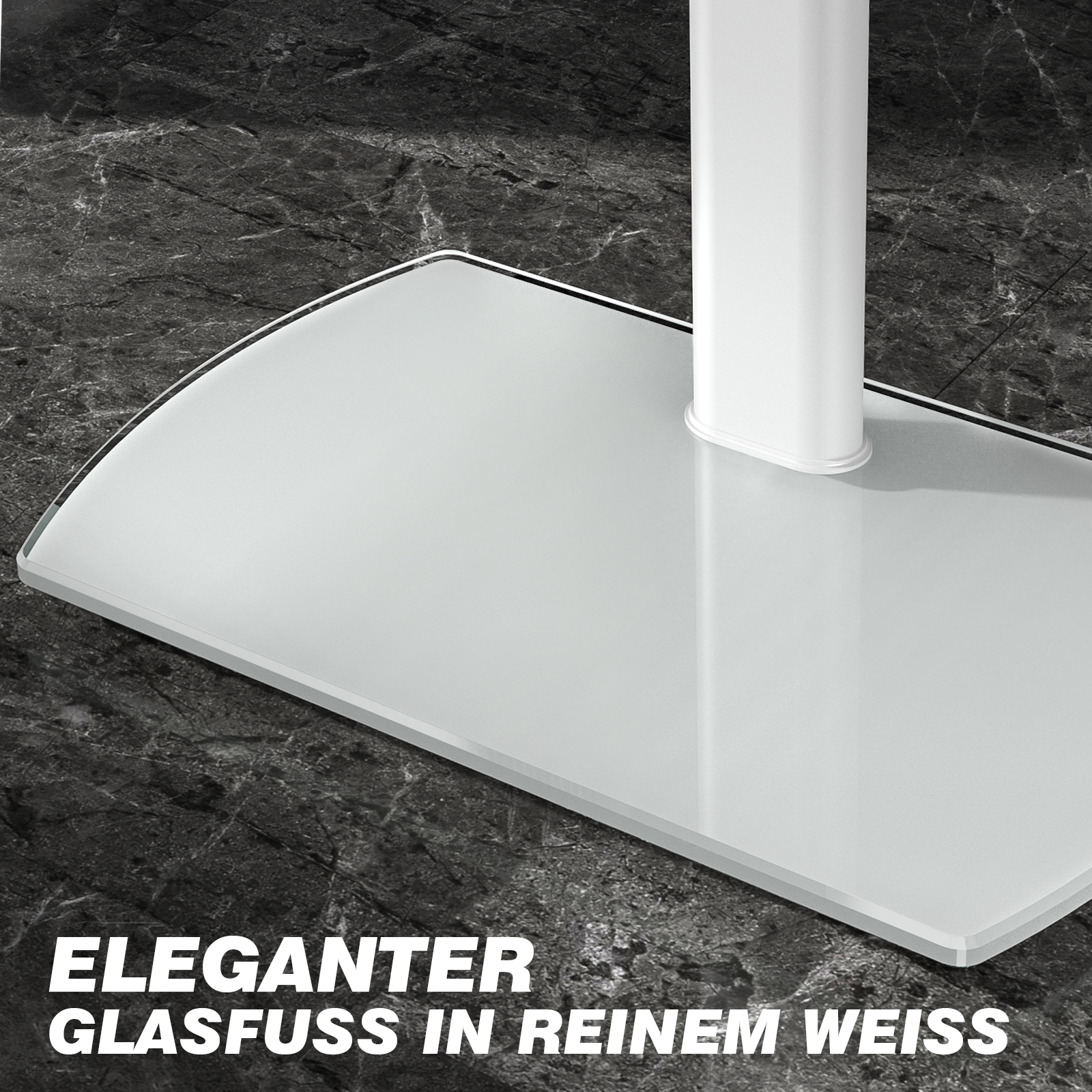 Ein eleganter weißer Glasfuß steht auf dunklem Marmor.