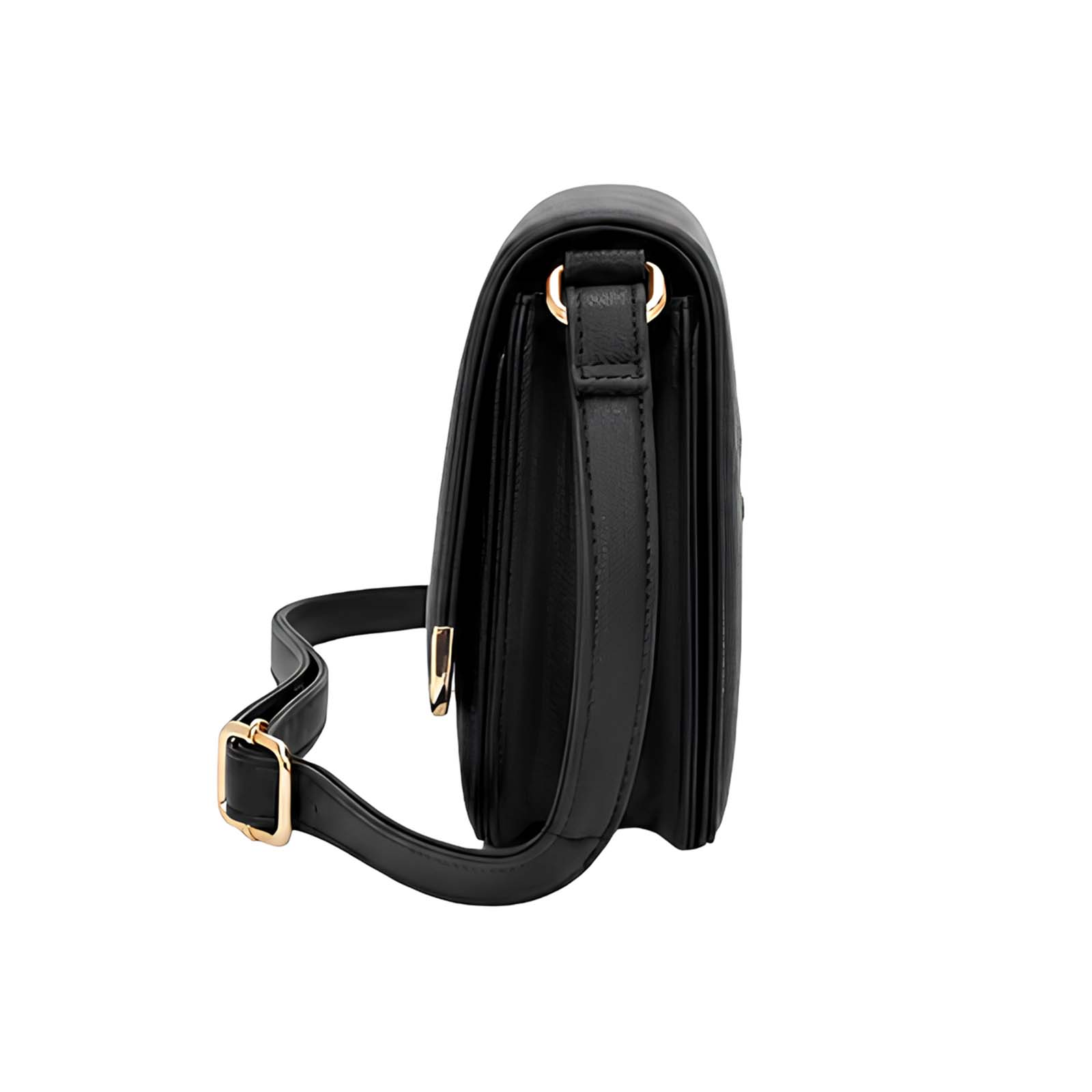 Bolso cruzado negro con herrajes dorados y correa ajustable.