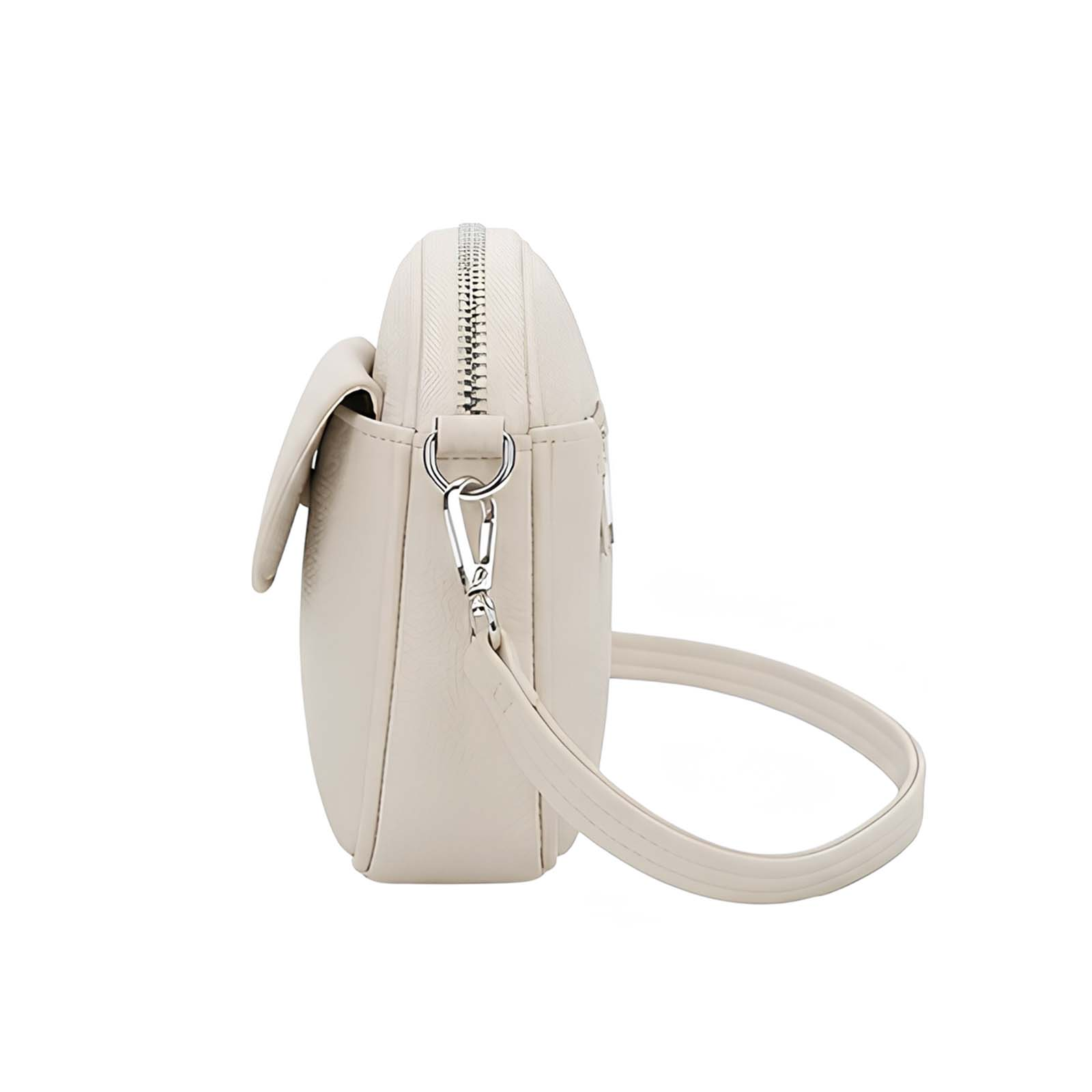 Bolso cruzado color crema con cremallera y gancho plateado.