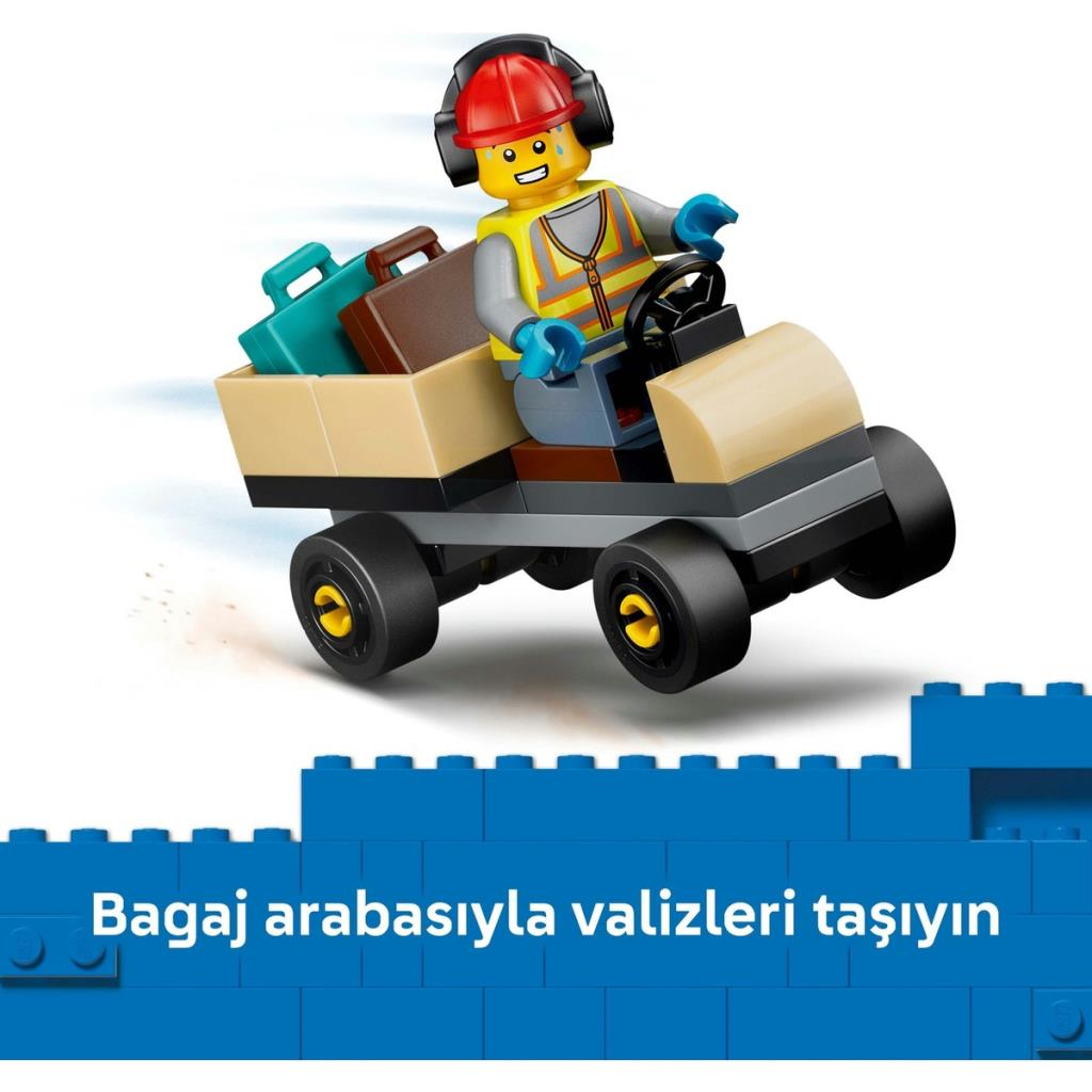 İnşaat kıyafetli Lego figürü bagajlı bir arabayı sürüyor.