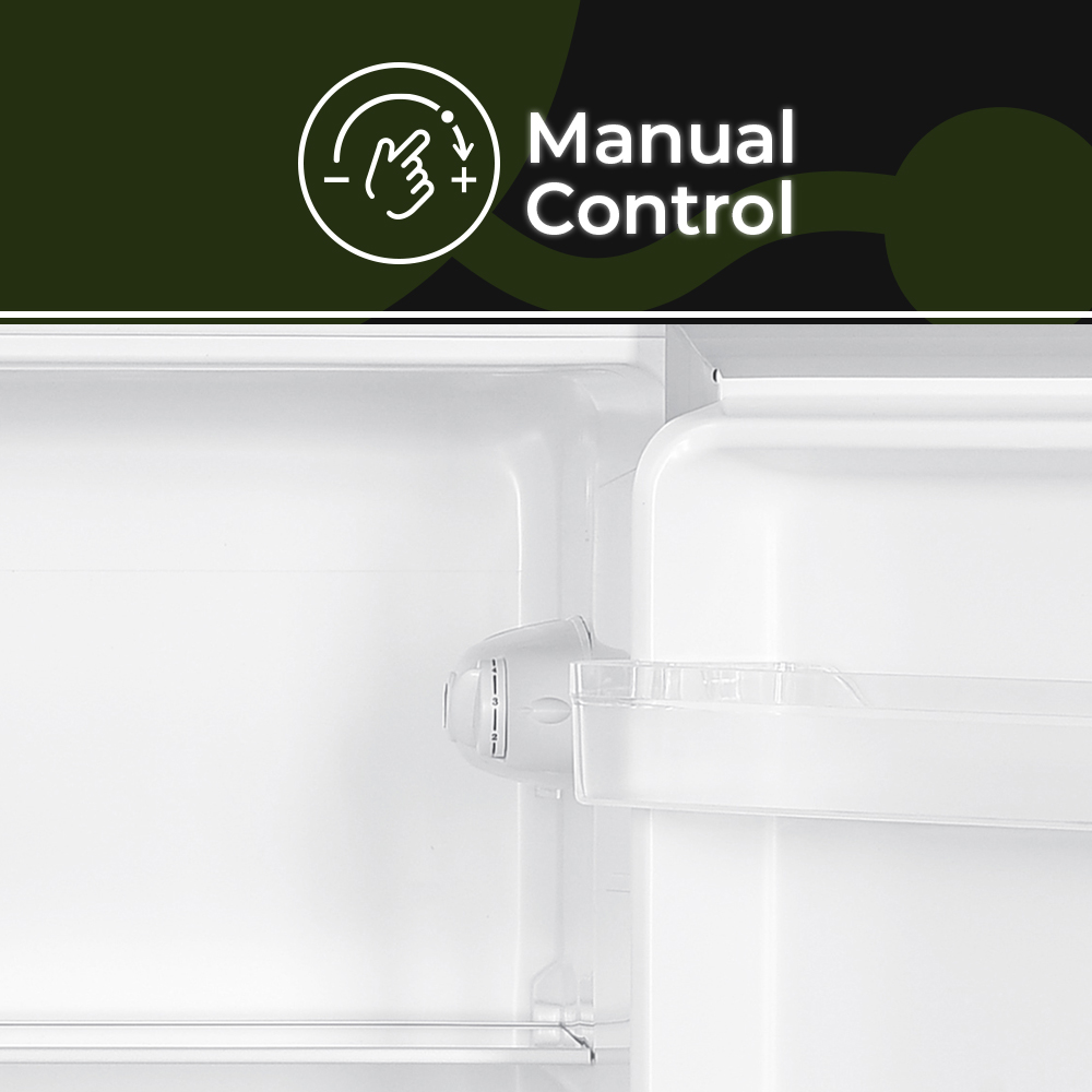 Interior de un refrigerador blanco con dial manual de temperatura.