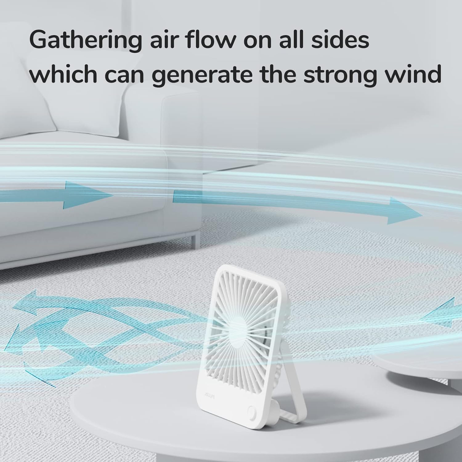Un ventilatore bianco su un tavolo, con linee di flusso d'aria blu che indicano una brezza forte.