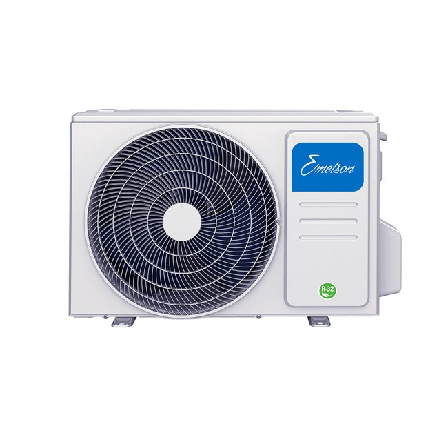 Unidad exterior blanca de aire acondicionado con rejilla de ventilador redonda y logo azul Emblemlogo.