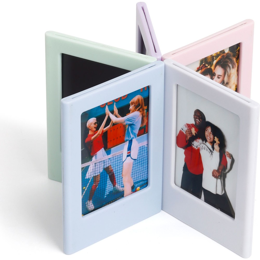Çiçek şeklinde dört pastel renkli fotoğraf çerçevesi. İkisi insan gösteriyor.