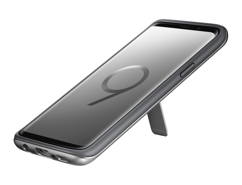 Una custodia grigio scuro per telefono con cavalletto integrato su sfondo bianco.