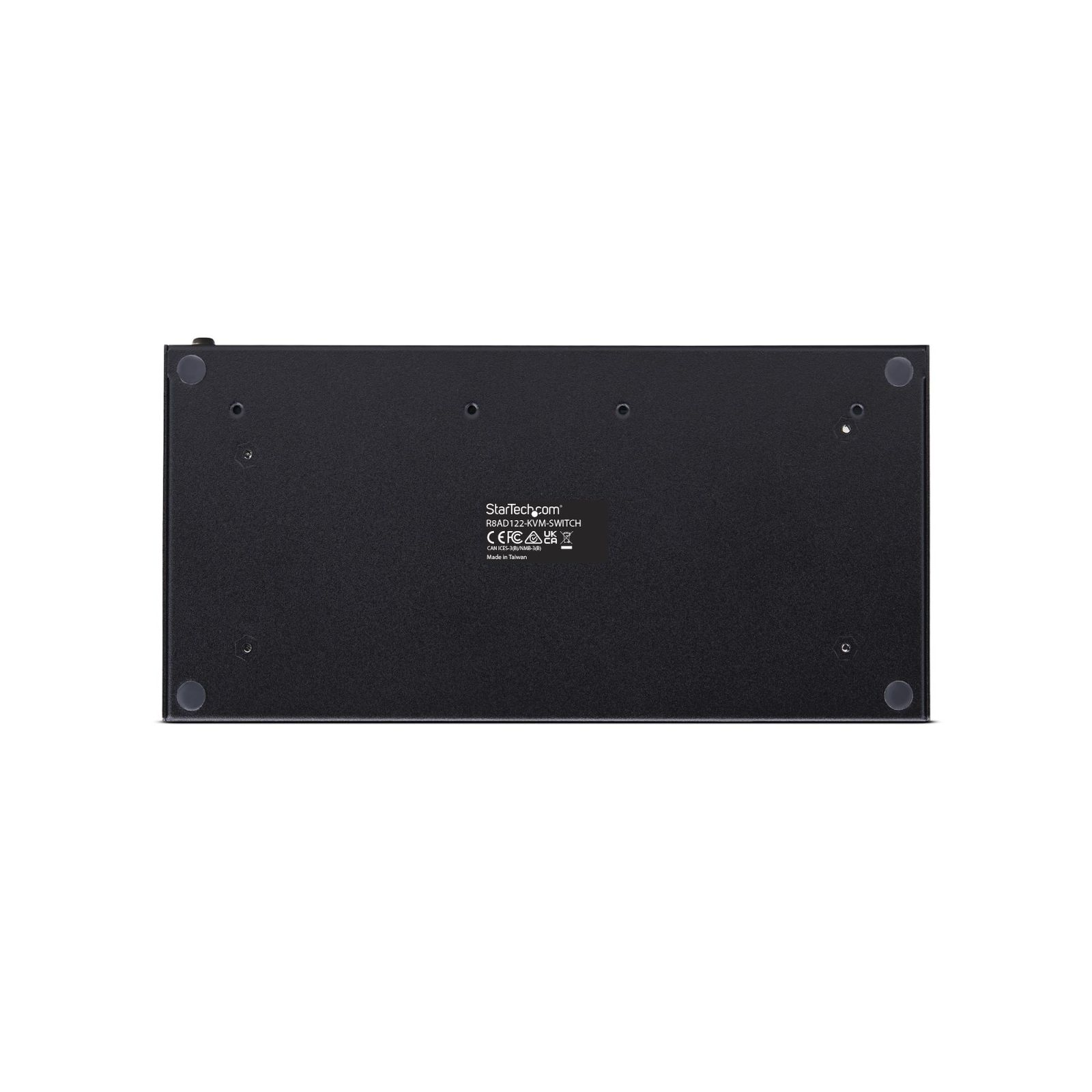 Parte inferiore di uno switch KVM StarTech nero con etichette.