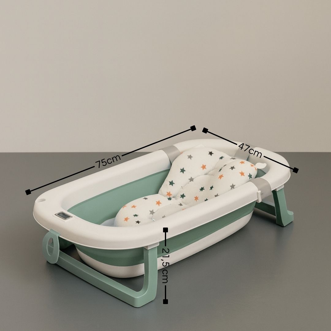 Una bañera plegable para bebés en blanco y verde con cojín de estrellas. Se indican las dimensiones.