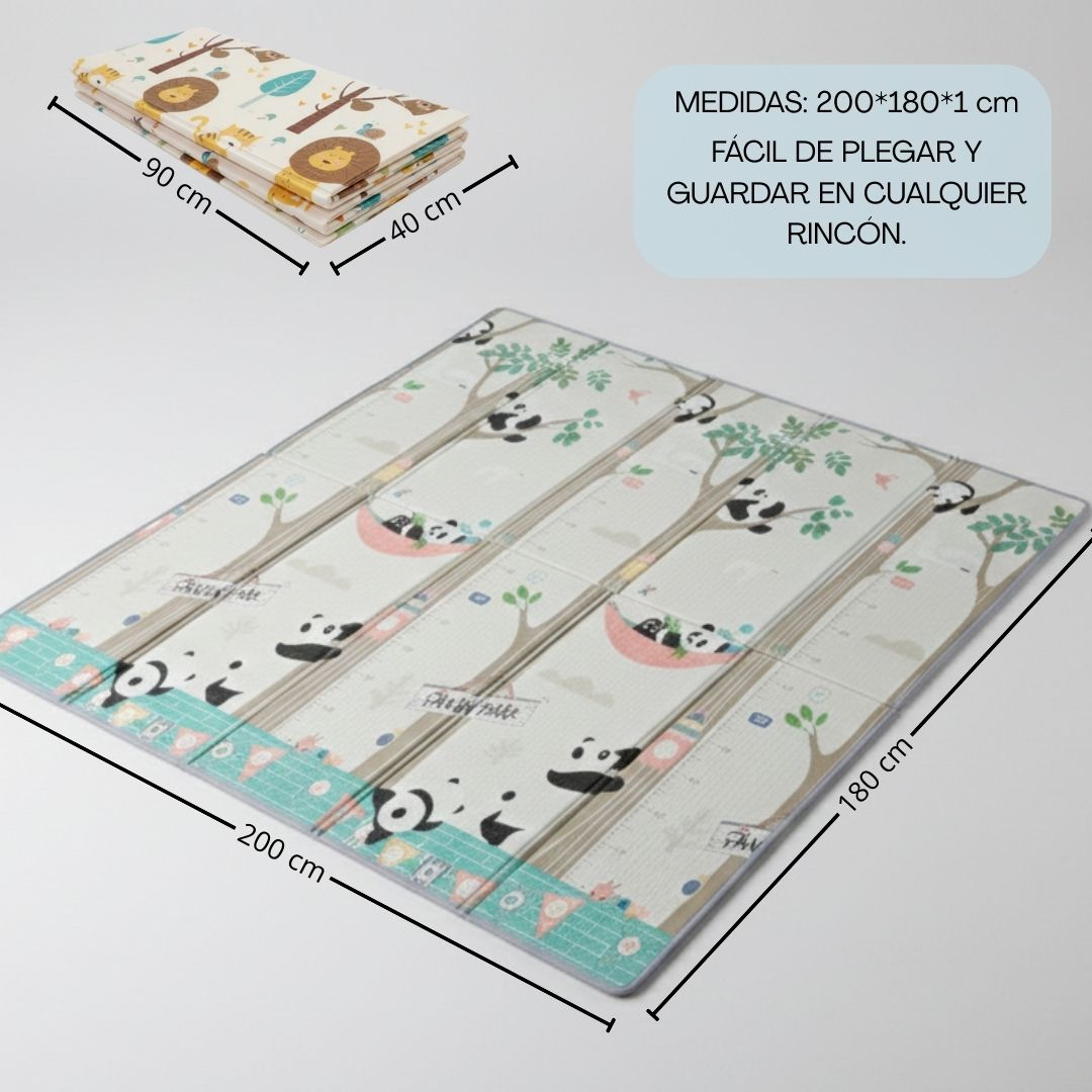 Una alfombra de juego plegable con diseño de pandas y leones, mide 200x180x1 cm.