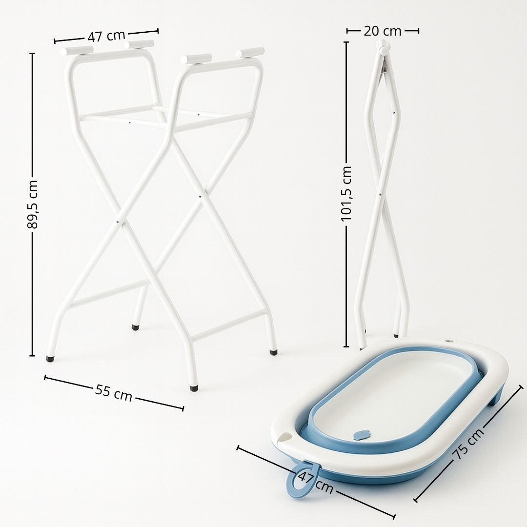 Un soporte blanco para bañera de bebé y una bañera azul plegada.