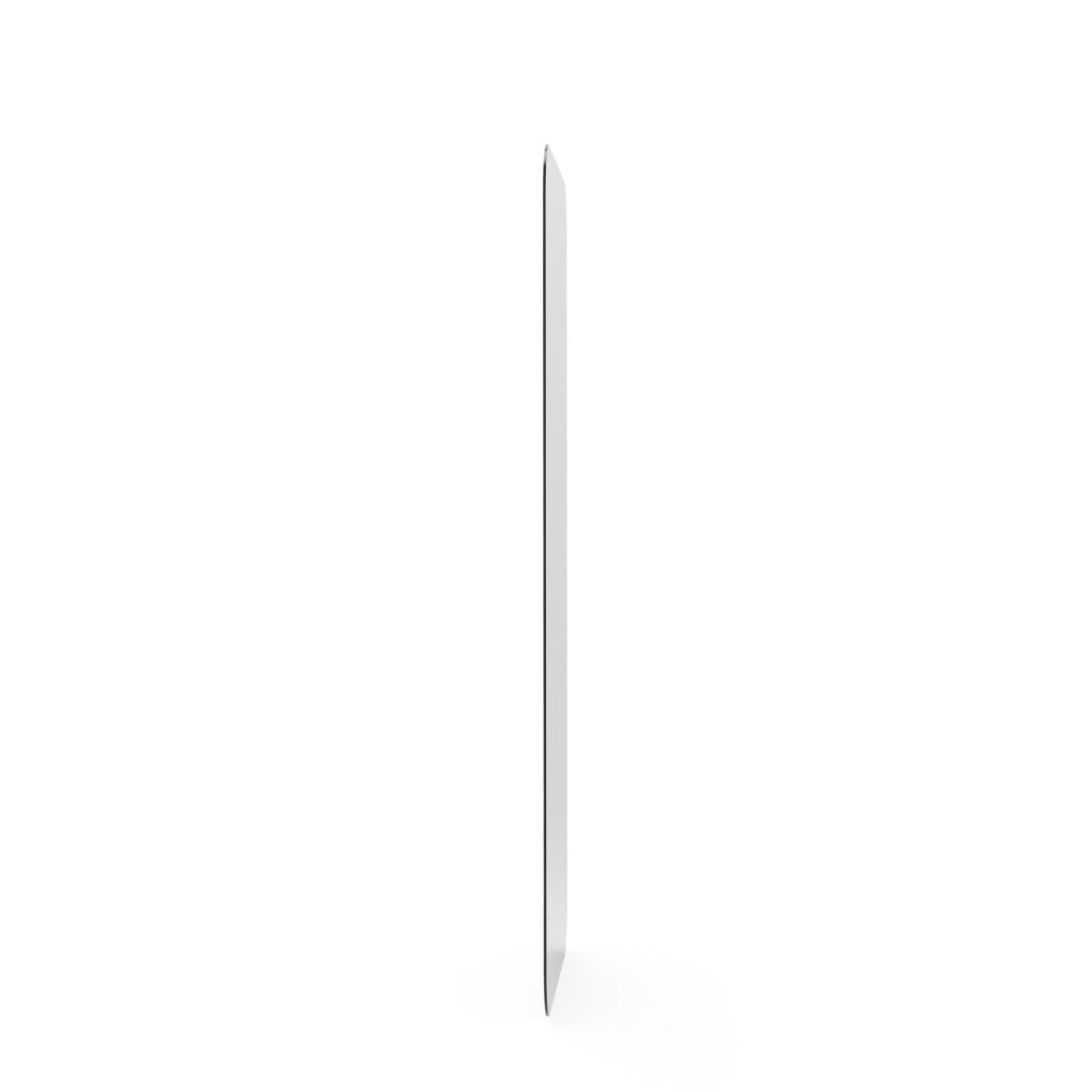 Un oggetto rettangolare sottile, verticale, grigio chiaro con angoli arrotondati si erge su uno sfondo bianco semplice.