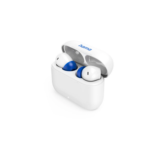 Weiße Hörer mit blauen Akzenten in einem offenen Ladecase mit Hama-Logo.