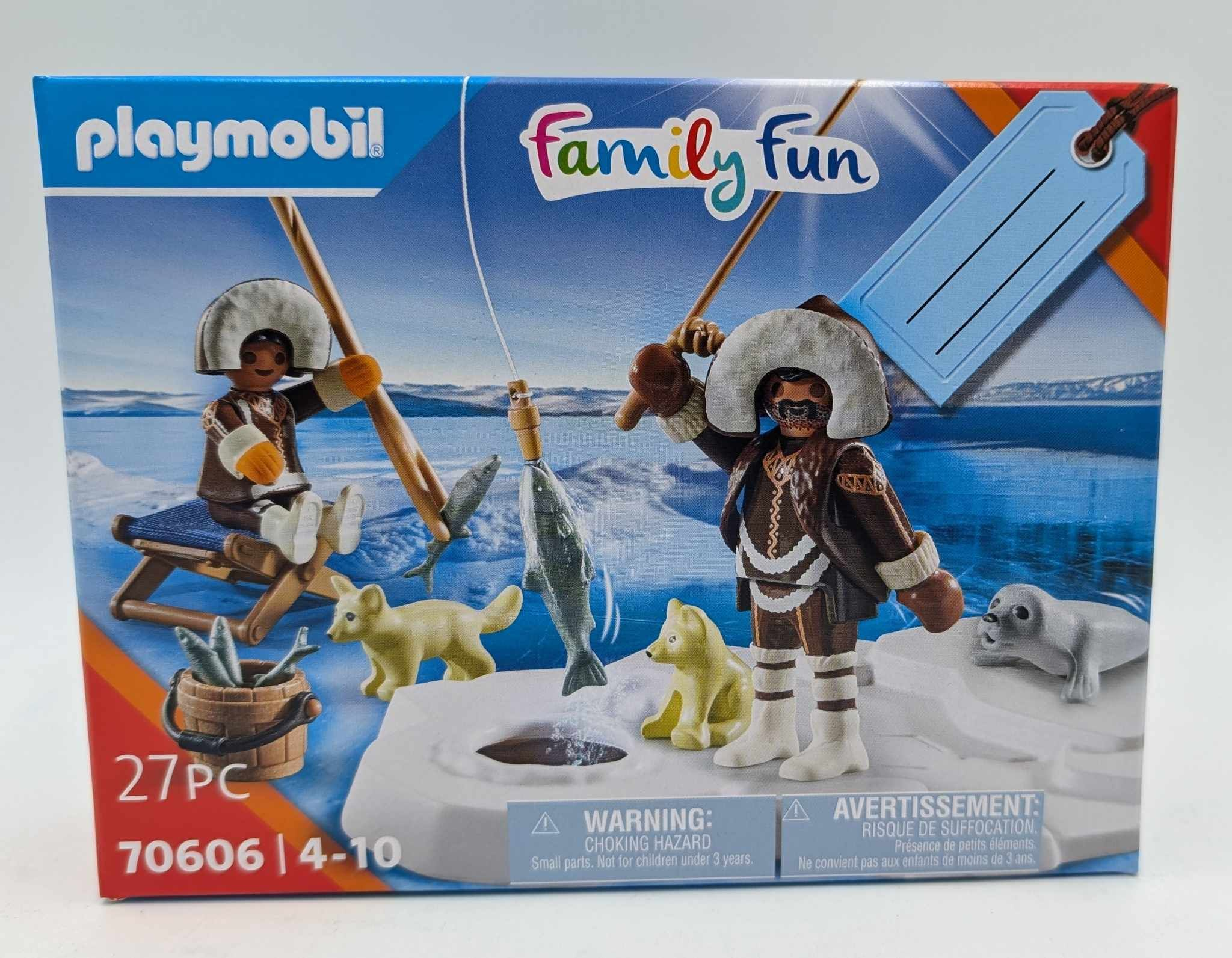 Playmobil Family Fun Box mit zwei Figuren beim Eisfischen, mit Fischen, zwei Hunden und einer Robbe auf dem Eis.
