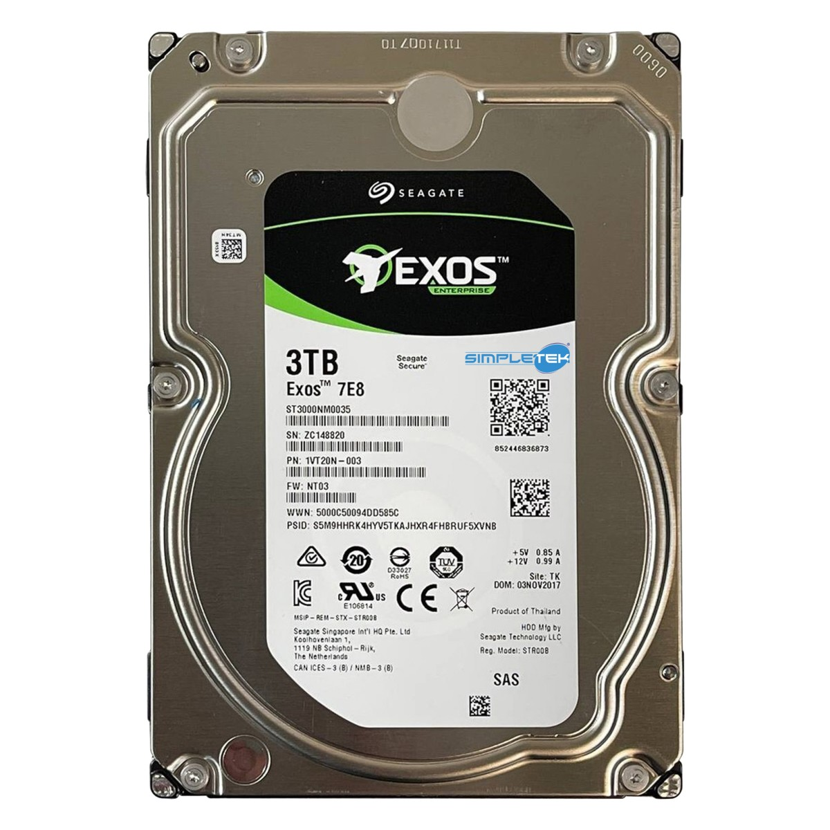 Un hard disk Seagate Exos da 3TB argentato con etichetta nera e verde, che mostra informazioni sul prodotto e codici QR.