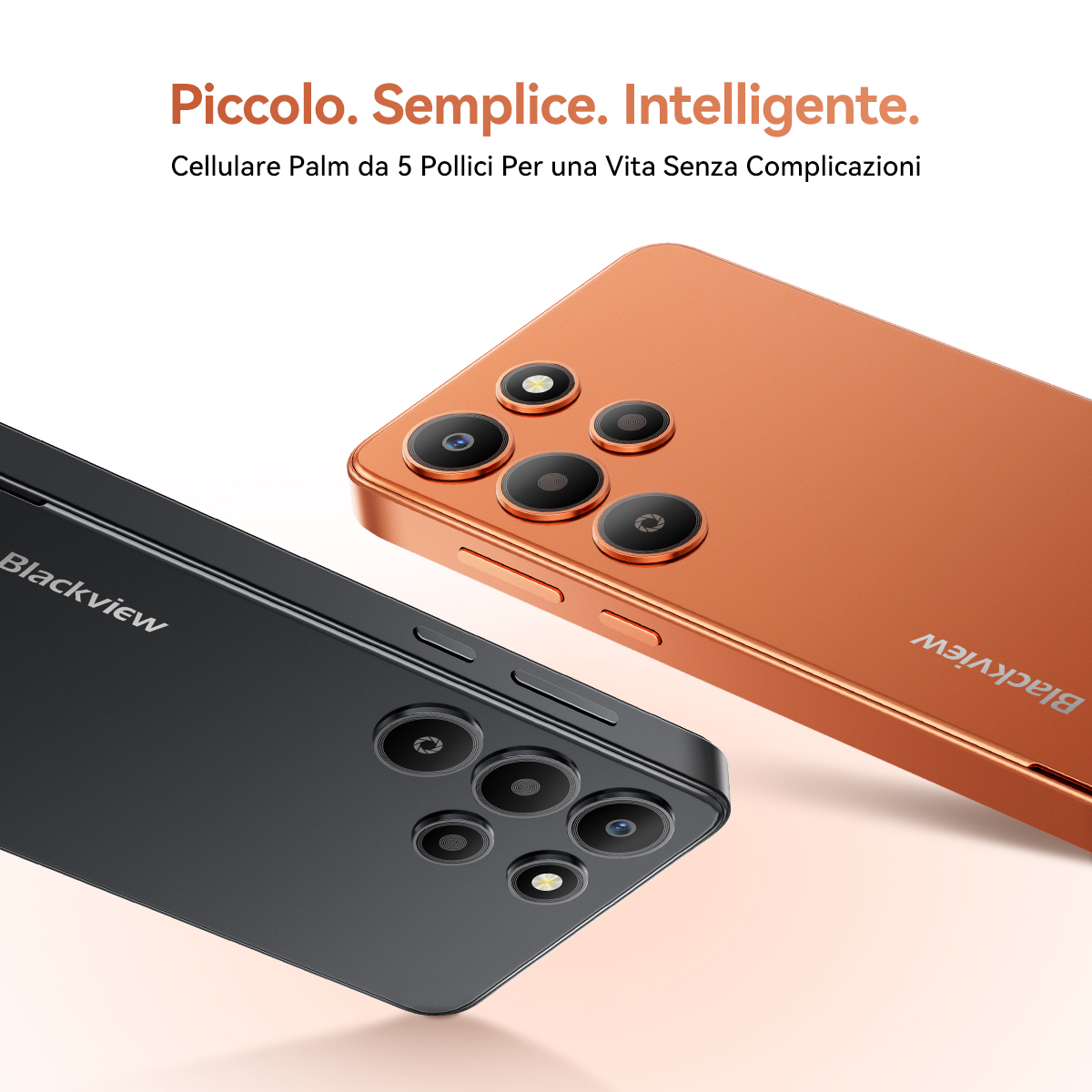Due smartphone, uno nero e uno arancione, che mostrano le loro molteplici fotocamere posteriori, con testo in italiano sopra.