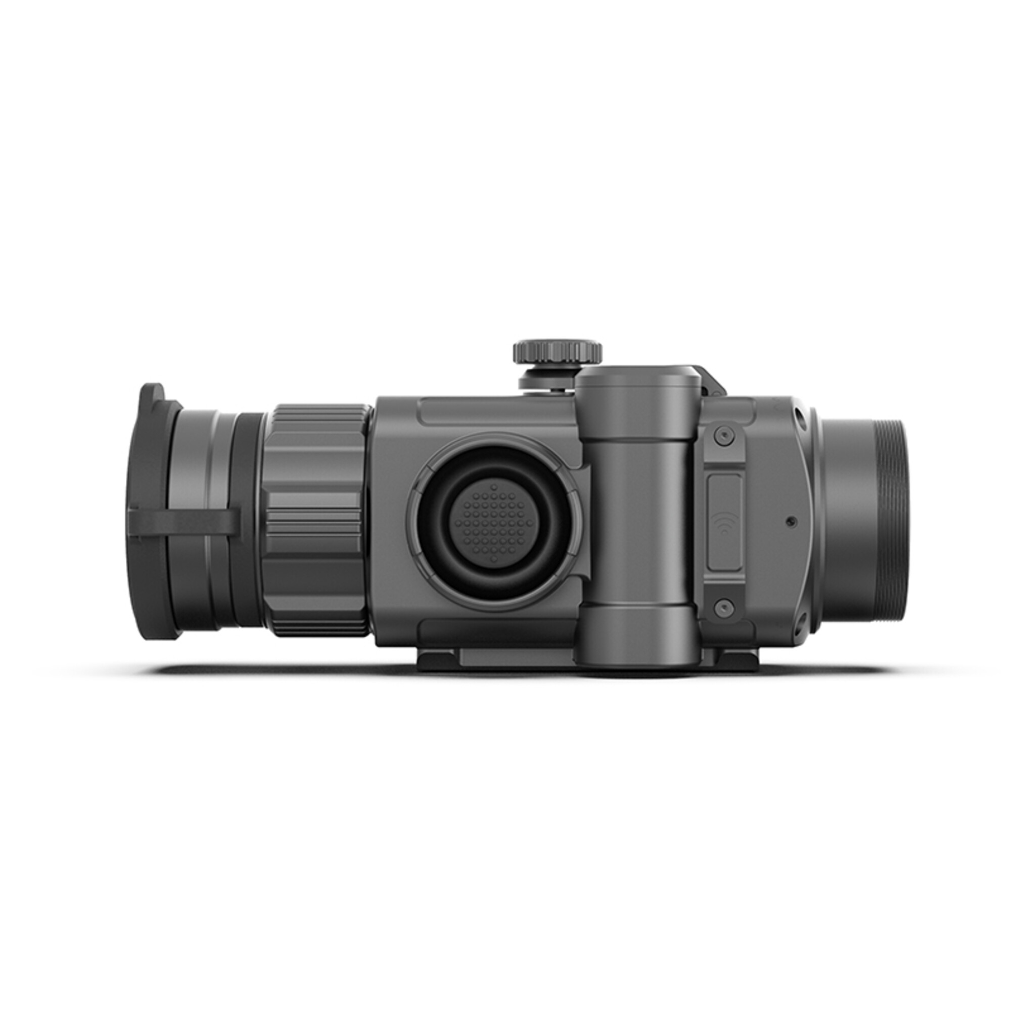 Ein schwarzes optisches Gerät mit Ringen und Knöpfen auf weißem Hintergrund.