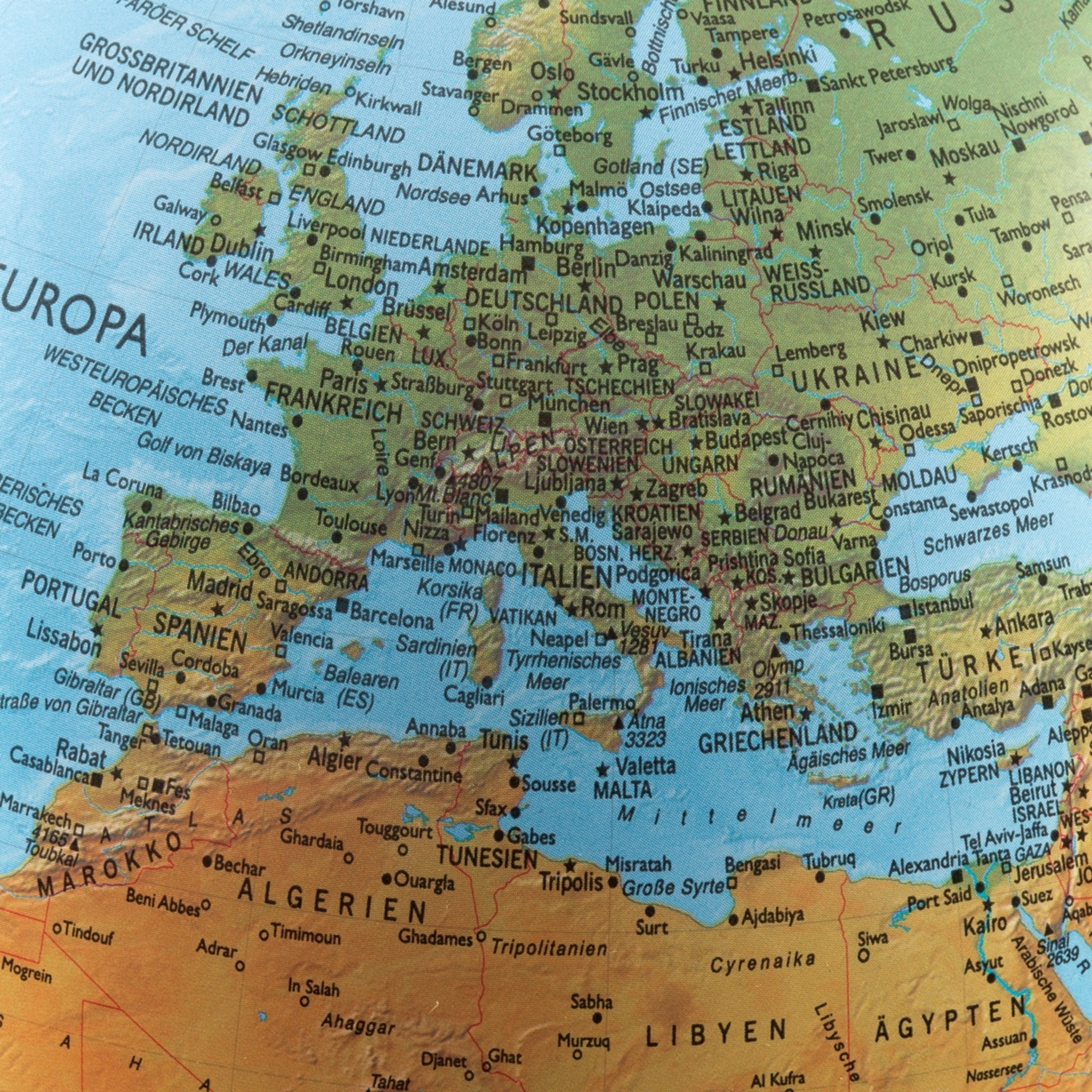 Eine Weltkarte zeigt Europa, Nordafrika und Teile des Nahen Ostens.