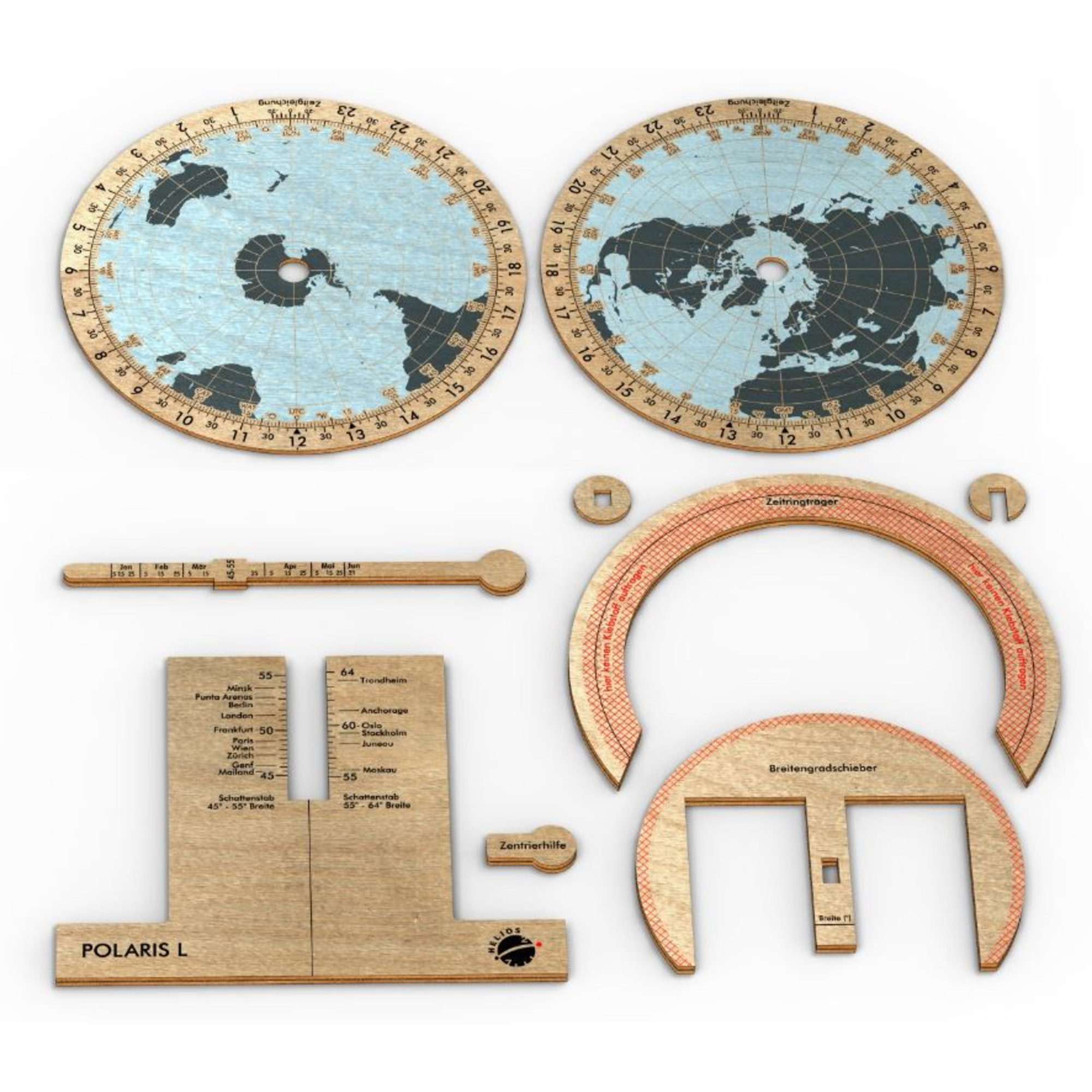Holzmodelle für astronomische Berechnungen, darunter Sternkarten und Längengrade.