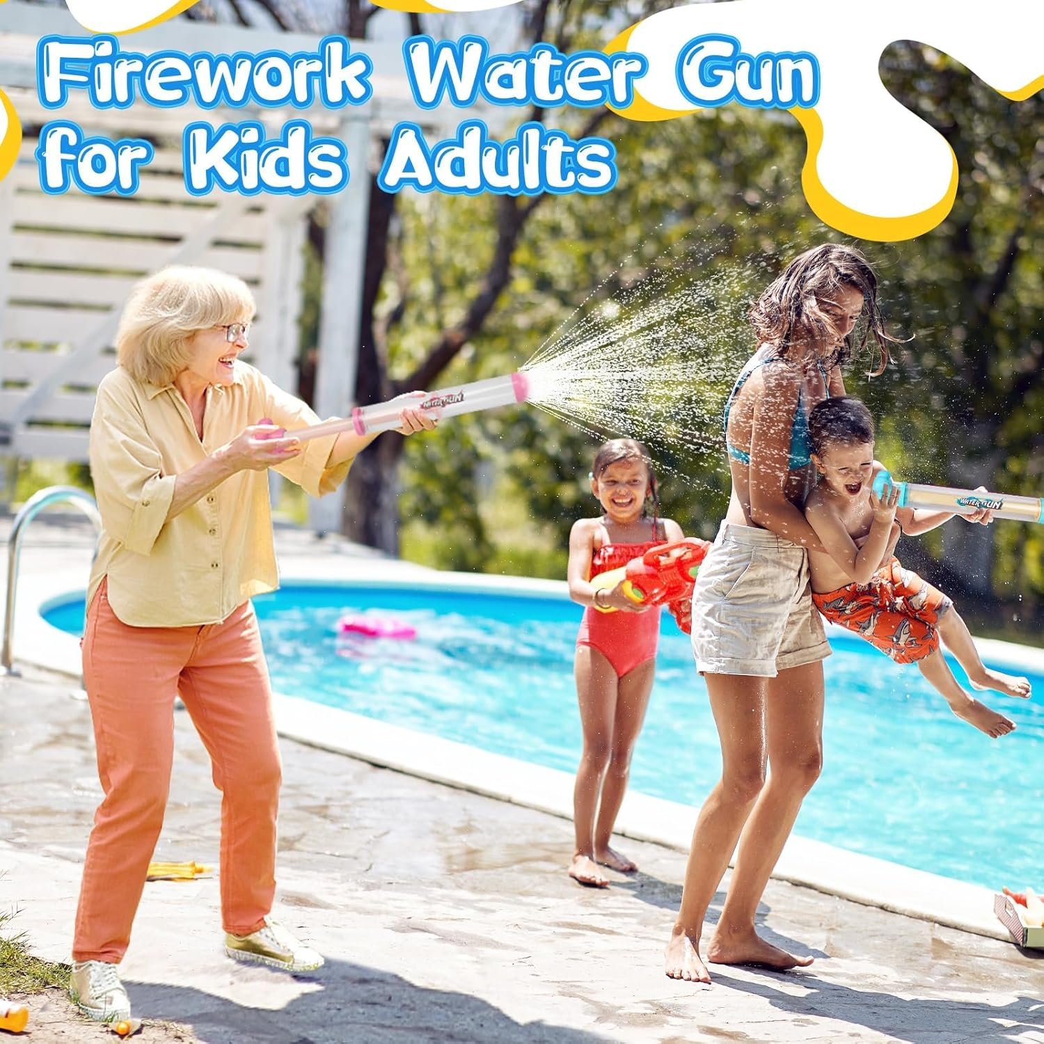 Eine Frau spritzt mit einer Wasserpistole auf Kinder neben einem Pool.