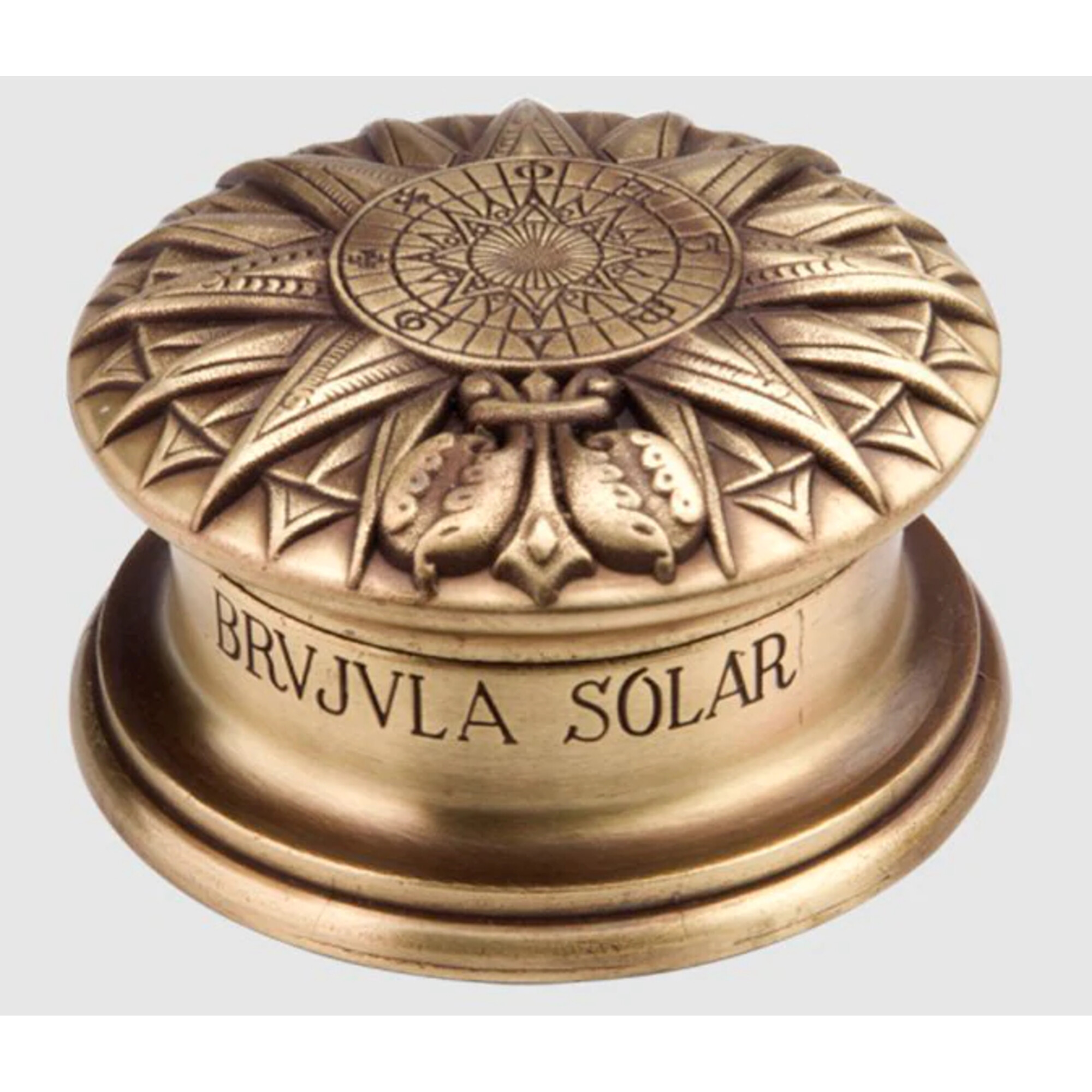 Bronzefarbene Dose mit Sonnensymbol und Beschriftung.