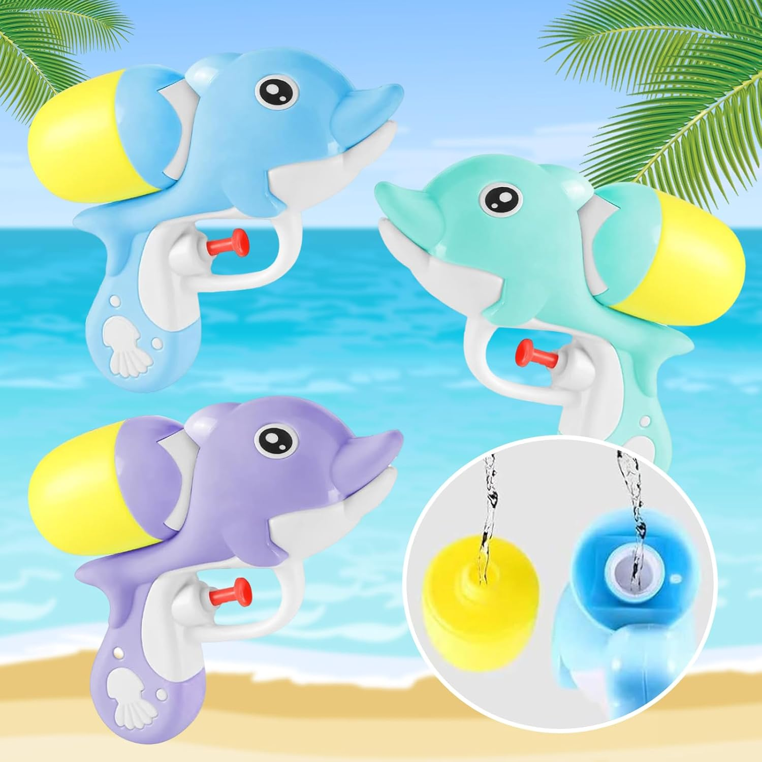 Drei Delfin-förmige Wasserpistolen in Blau, Türkis und Lila am Strand.