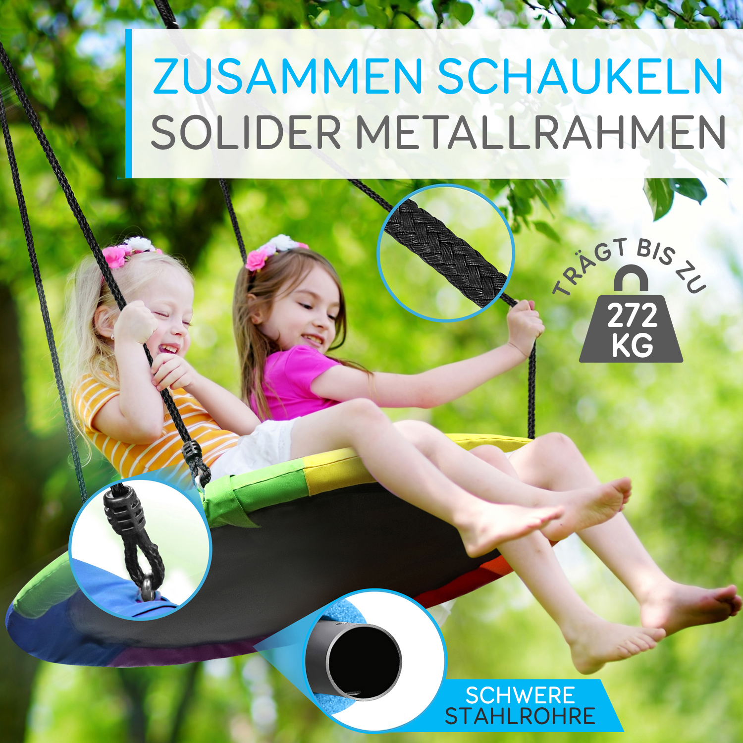 Zwei lachende Mädchen auf einem bunten Kinderschaukelsitz aus Stoff, der an einem Metallrahmen hängt.