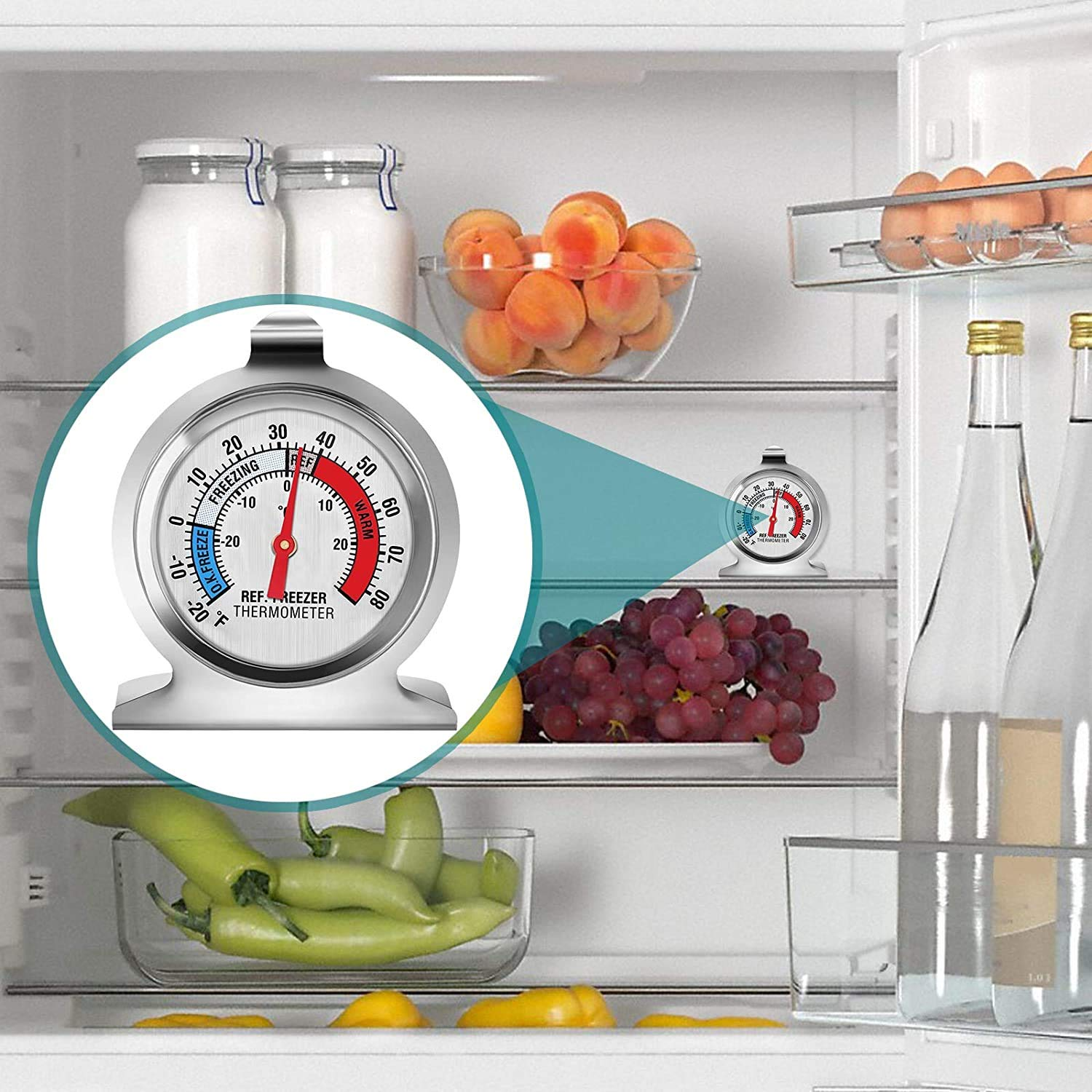 Ein Kühlschrank mit Lebensmitteln und einem Thermometer.