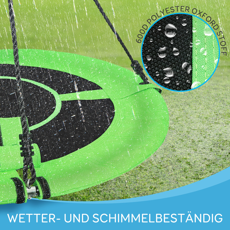 Ein leuchtend grüner Baumschaukel-Sitz mit schwarzem Muster, nass vom Regen.