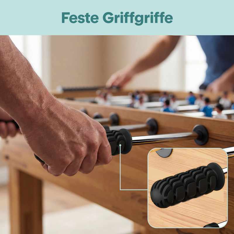 Nahaufnahme von Händen, die einen Tischfußballgriff halten. Detailansicht des Griffs.