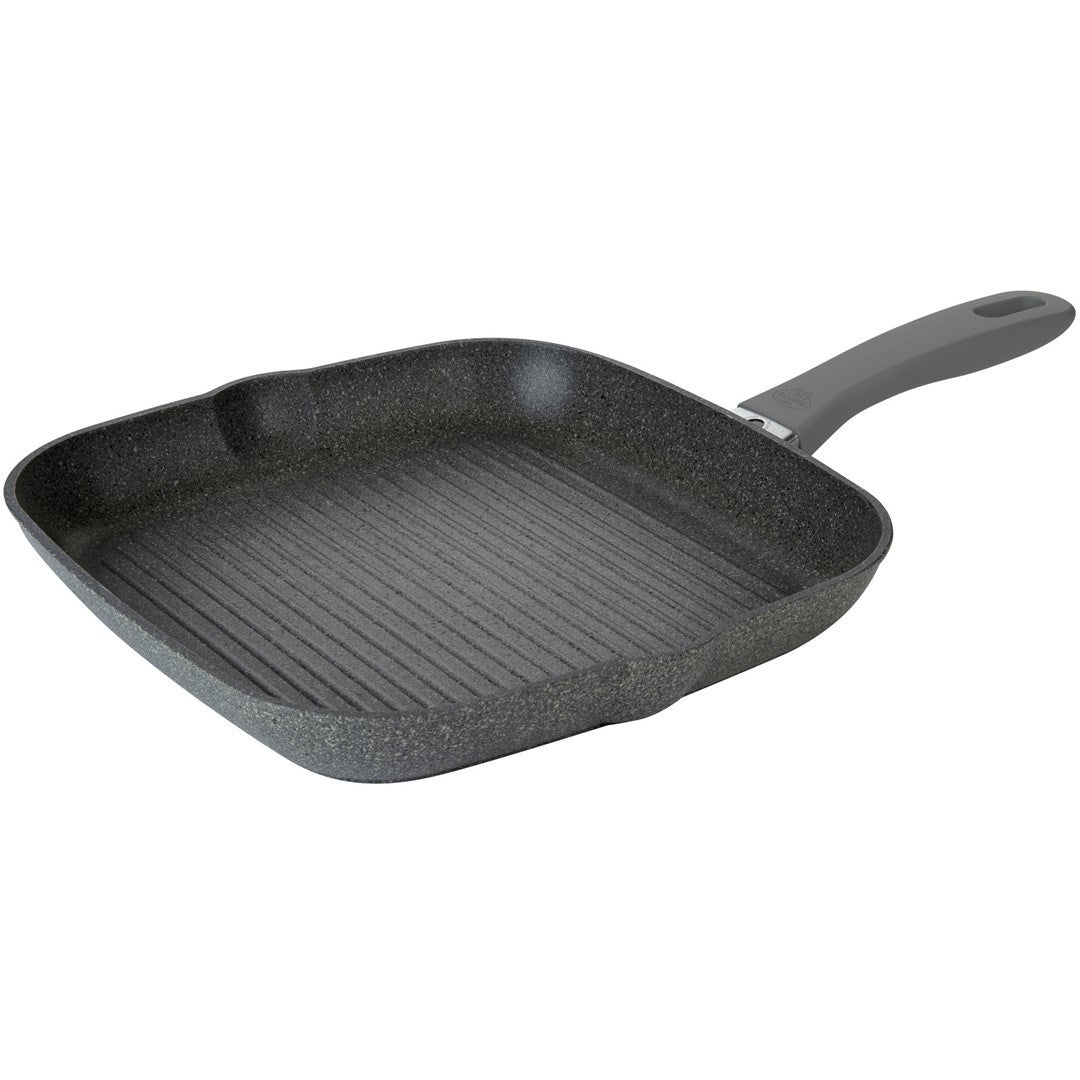 Eine dunkle, viereckige Grillpfanne mit gerippter Oberfläche und grauem Griff.