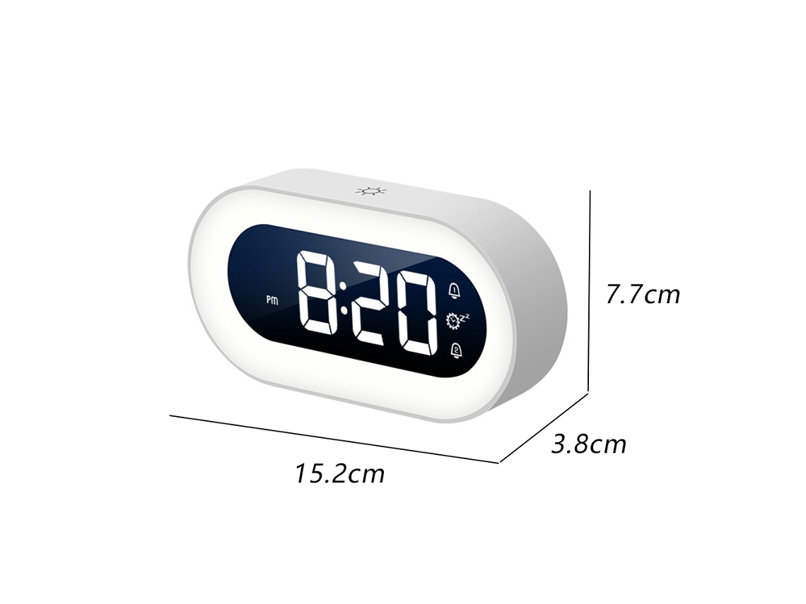 Ein weißer Digitalwecker zeigt 8:20 PM. Maße: 15,2cm x 7,7cm x 3,8cm.