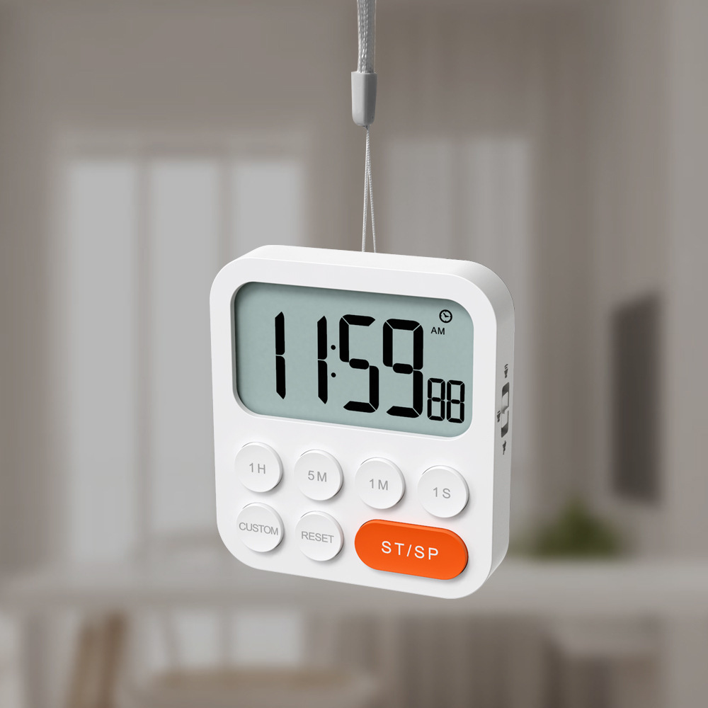 Ein weißer digitaler Timer hängt an einer Schnur, zeigt 11:59 Uhr und 88.