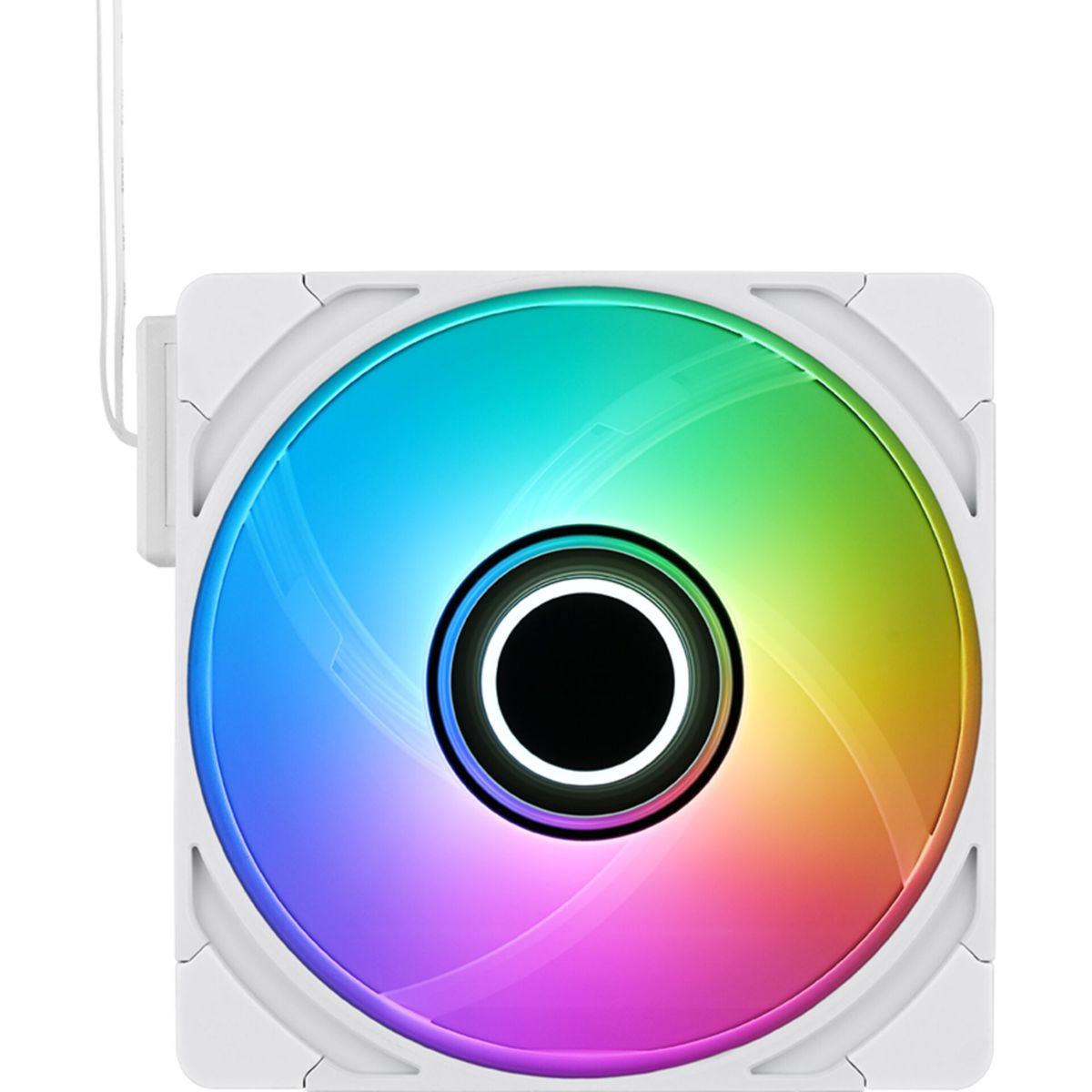 Ein weißer Computerlüfter mit bunter RGB-Beleuchtung. Ein schwarzer Mittelkern ist sichtbar.