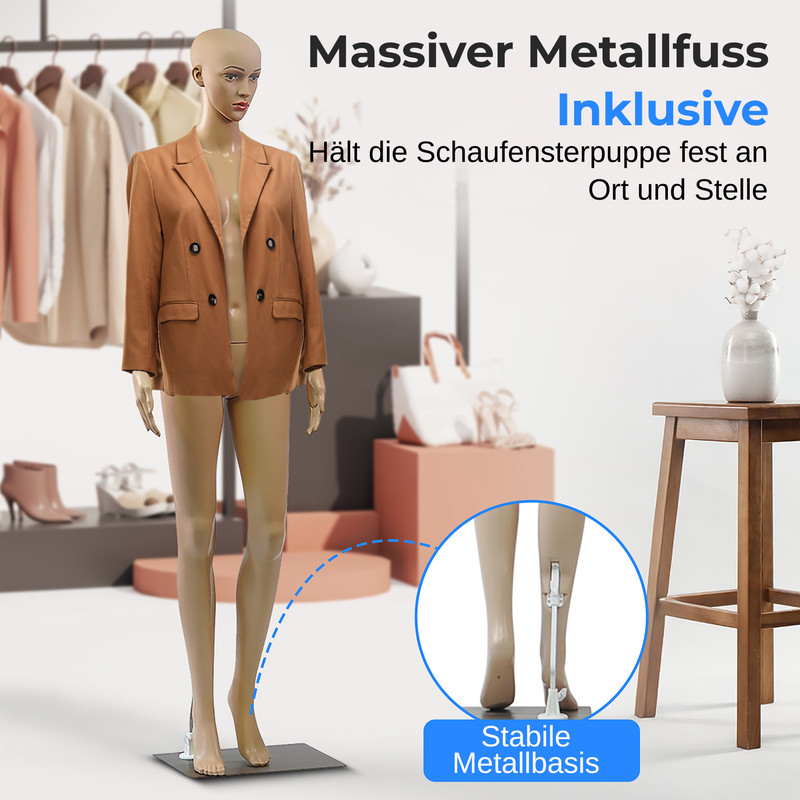 Schaufensterpuppe mit braunem Blazer auf schwarzem Metallfuß, im Hintergrund Kleidung.