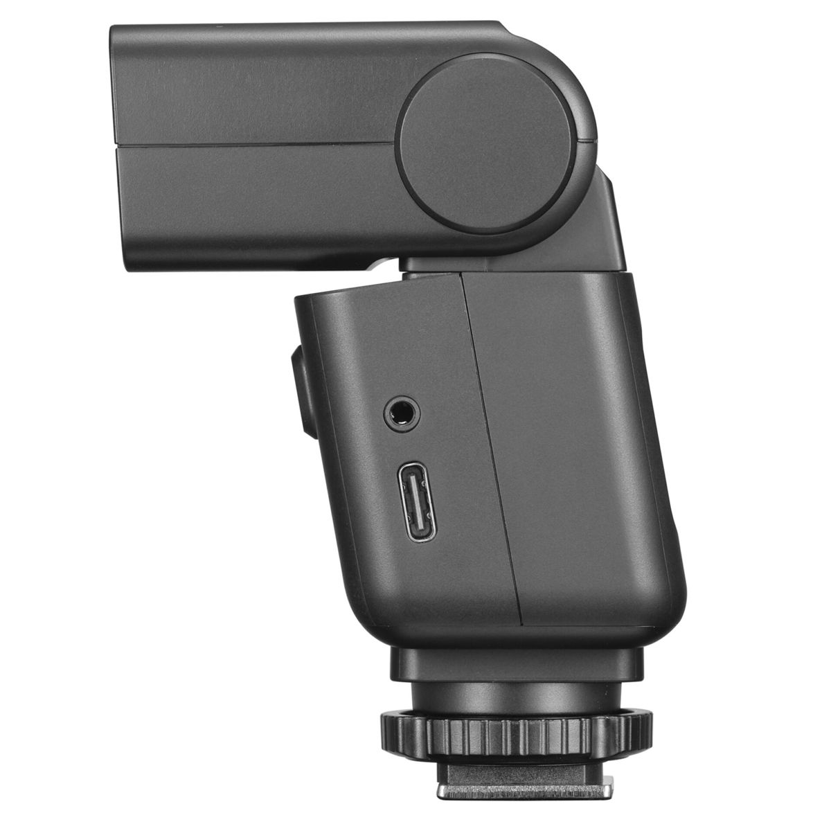 Flash per fotocamera grigio con porta USB-C e 3,5 mm, su sfondo bianco.