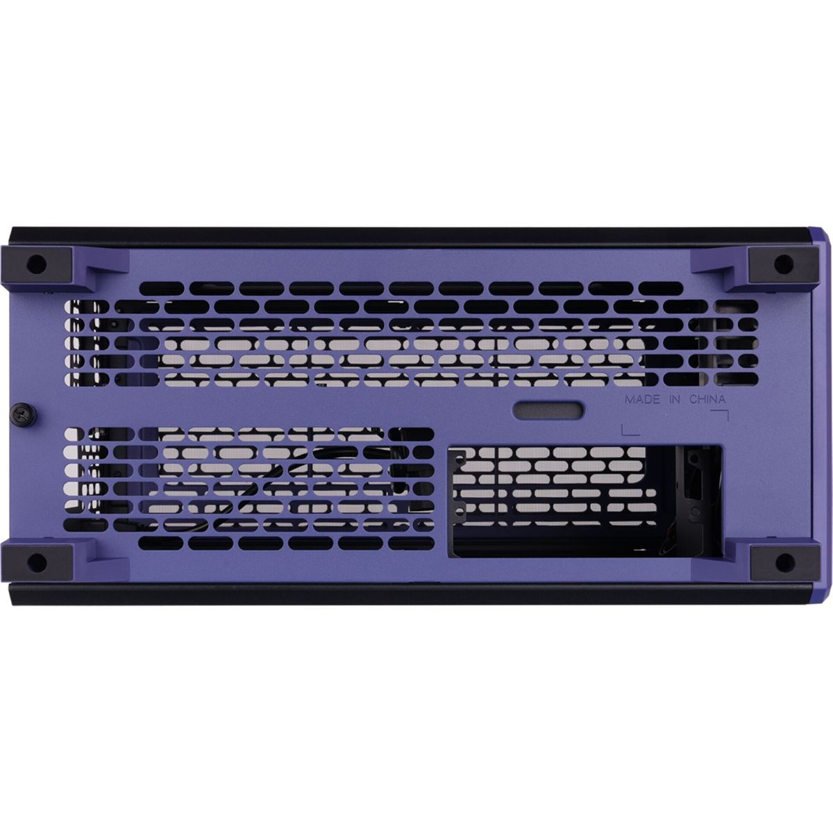 Lila PC-Gehäuse mit Belüftungsschlitzen und "Made in China"-Aufschrift.