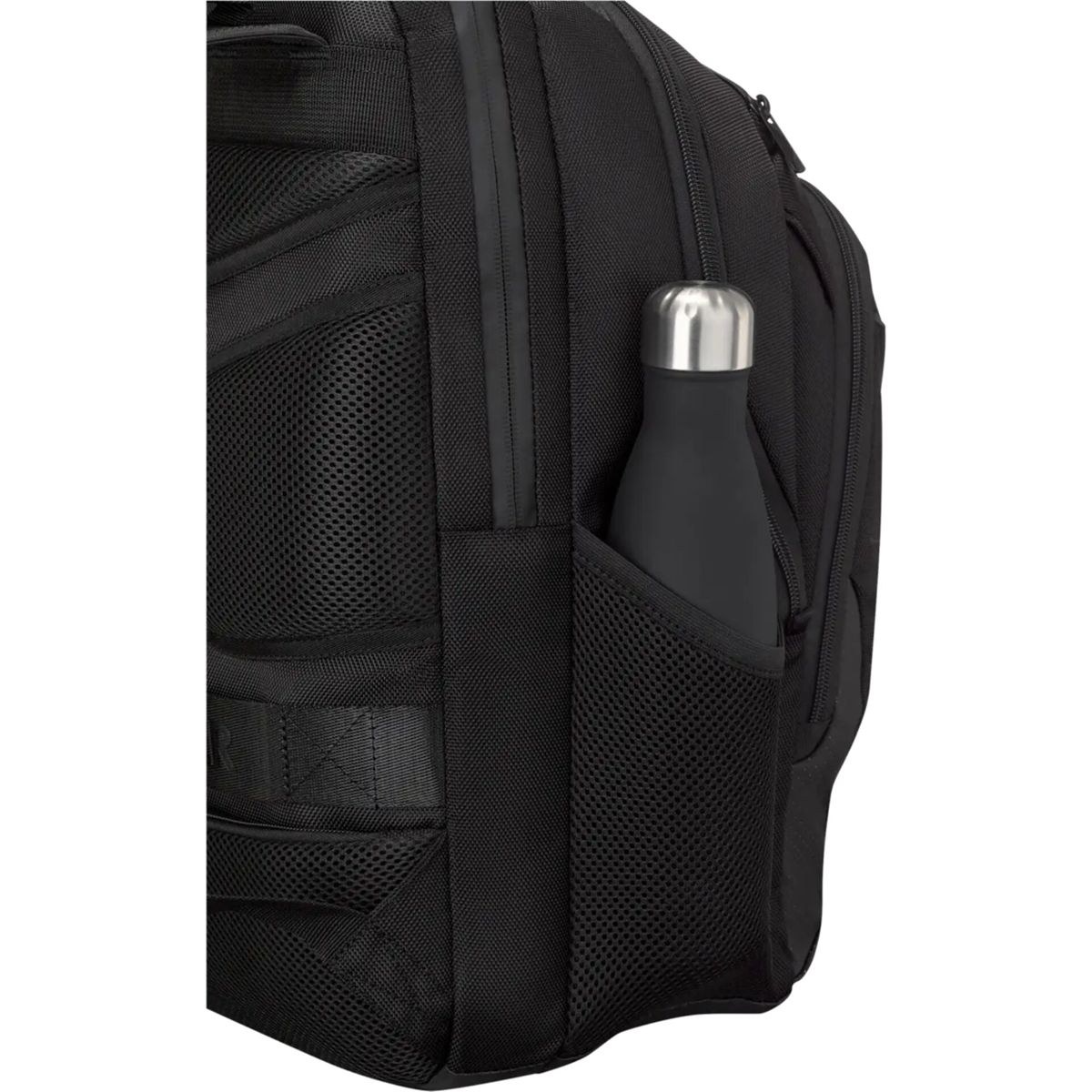 Schwarzer Rucksack mit einer schwarzen Wasserflasche in der Seitentasche.
