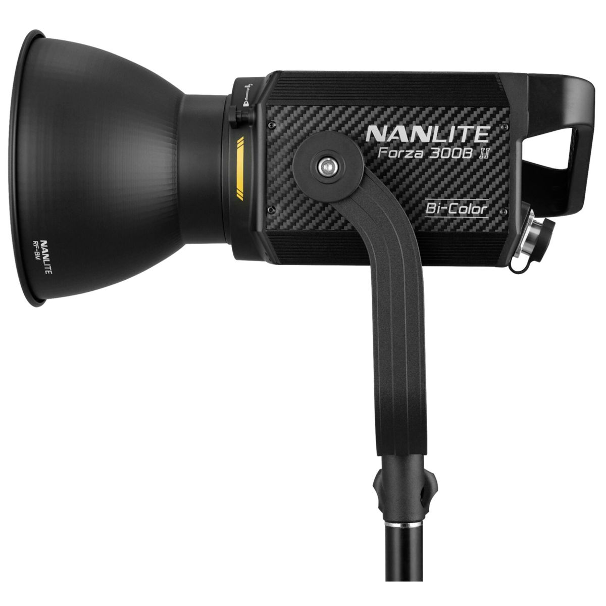 Schwarzes Nanlite Forza 300B II Bi-Color LED-Licht mit großem Reflektor und Jochhalterung.