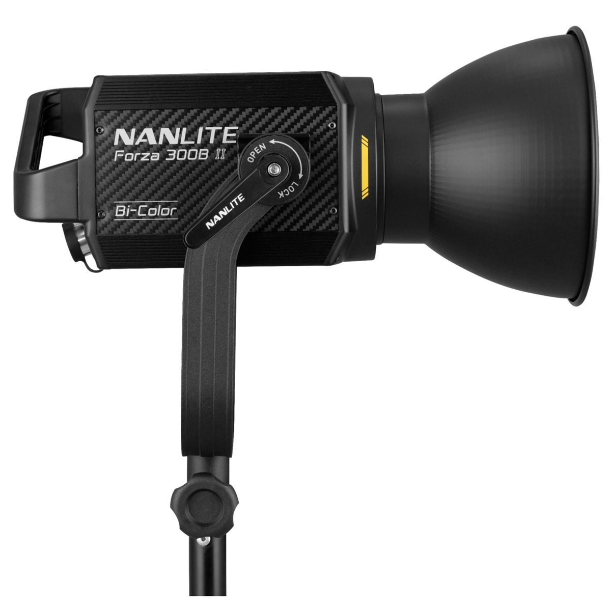 Schwarzes Nanlite Forza 300B II Bi-Color LED-Licht mit Reflektor auf einem Ständer.