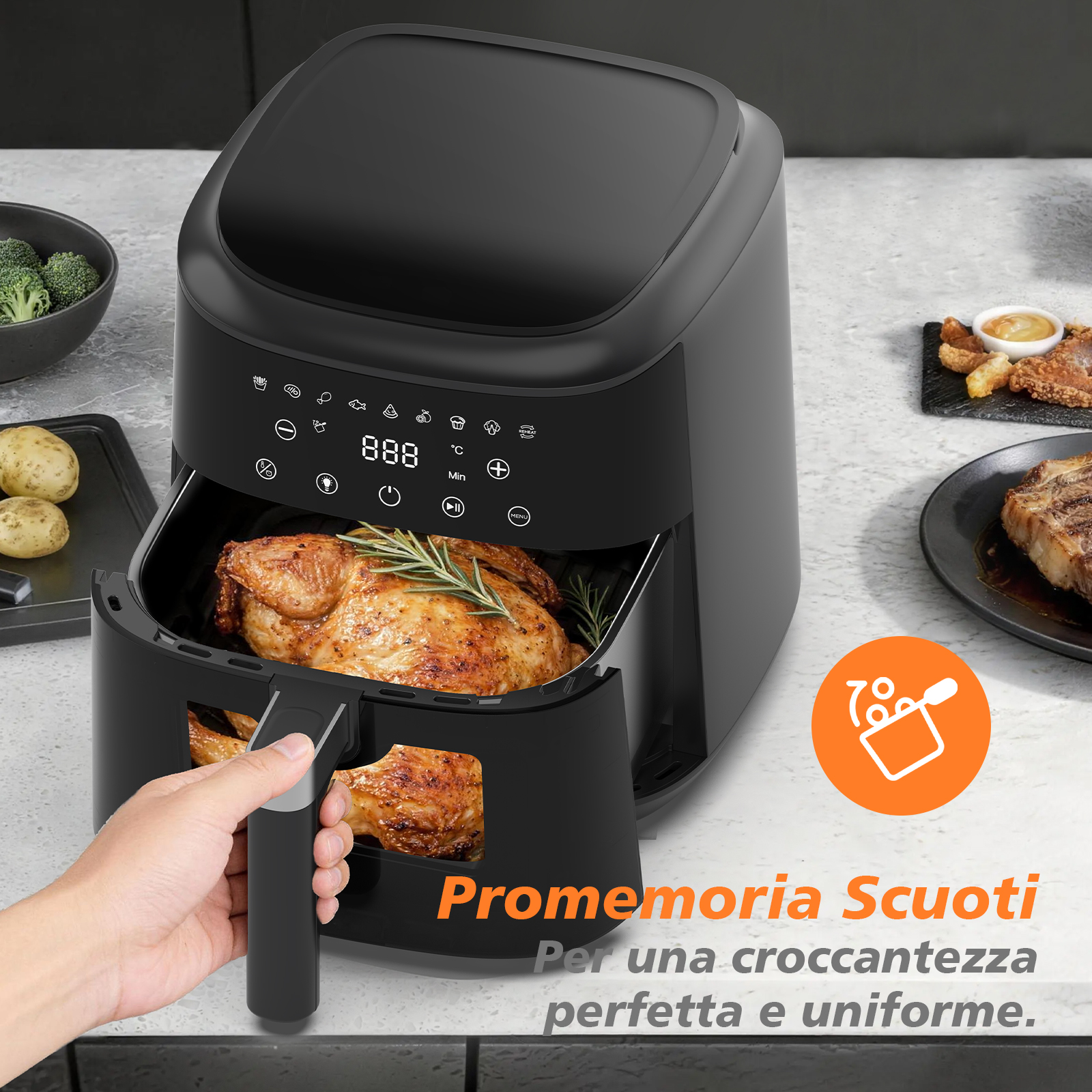 Un pollo arrosto in una friggitrice ad aria nera con una mano sul manico.