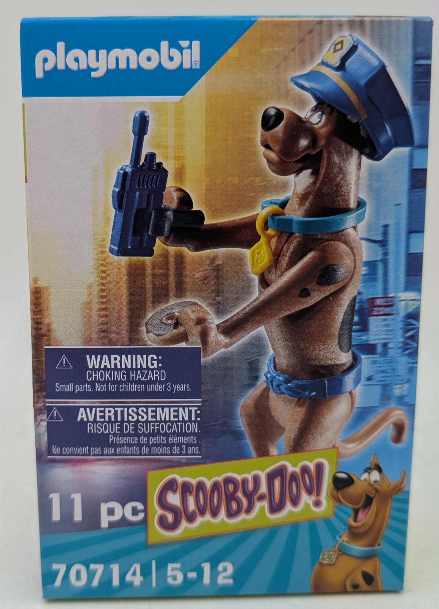 Personaggio Playmobil Scooby-Doo in divisa da poliziotto blu con pistola.