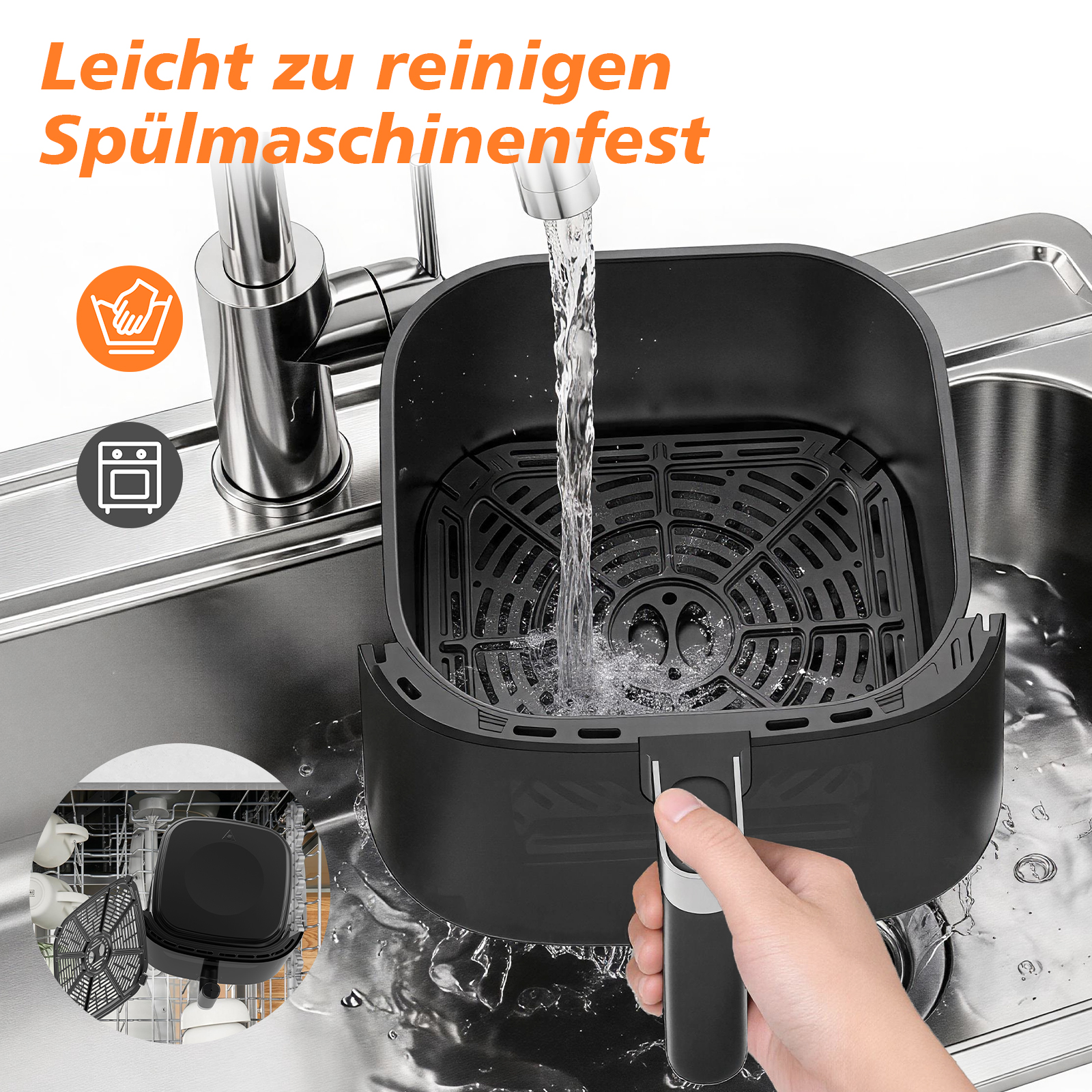 Eine Hand wäscht einen schwarzen Airfryer-Korb unter fließendem Wasser in einer Spüle.