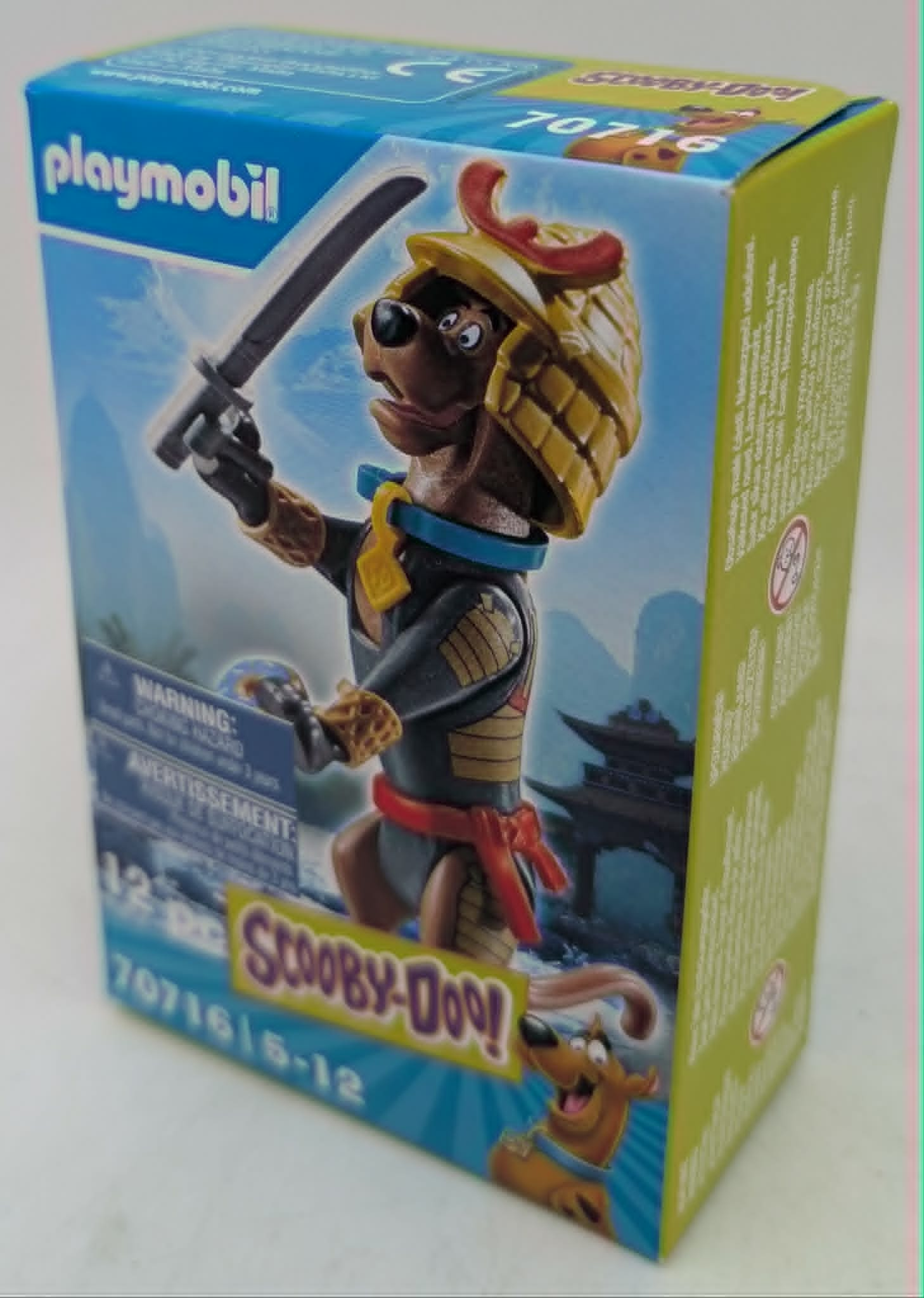 Figurka Playmobil Scooby-Doo Samuraj na pudełku z japońskim tłem