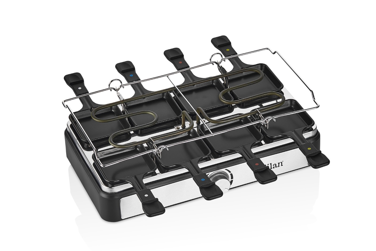 Elektrikli raclette ızgarası, sekiz tavalı ve ısıtma bobinli, beyaz arka plan.