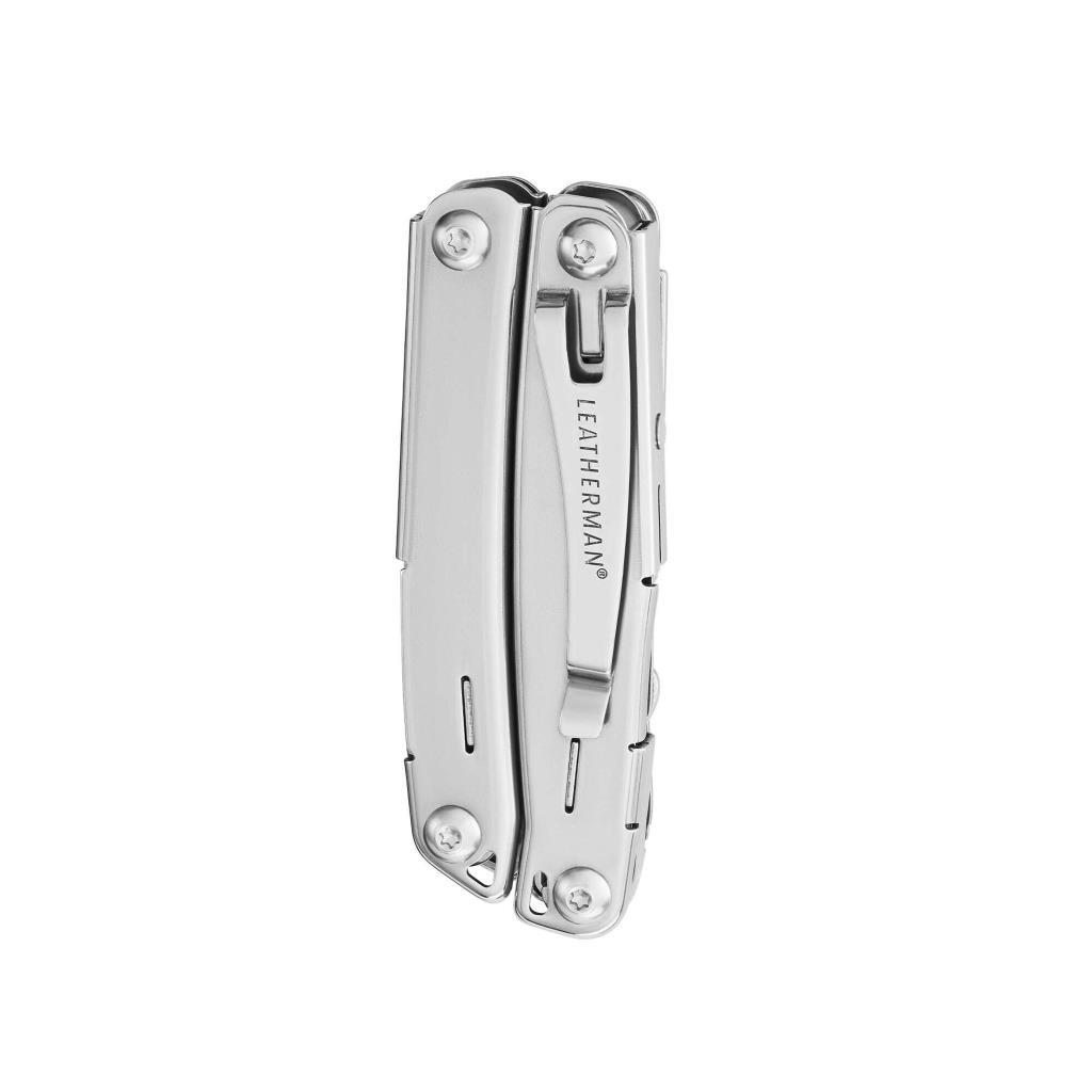 Leatherman markasının görüldüğü kapalı gümüş renkli çoklu alet.
