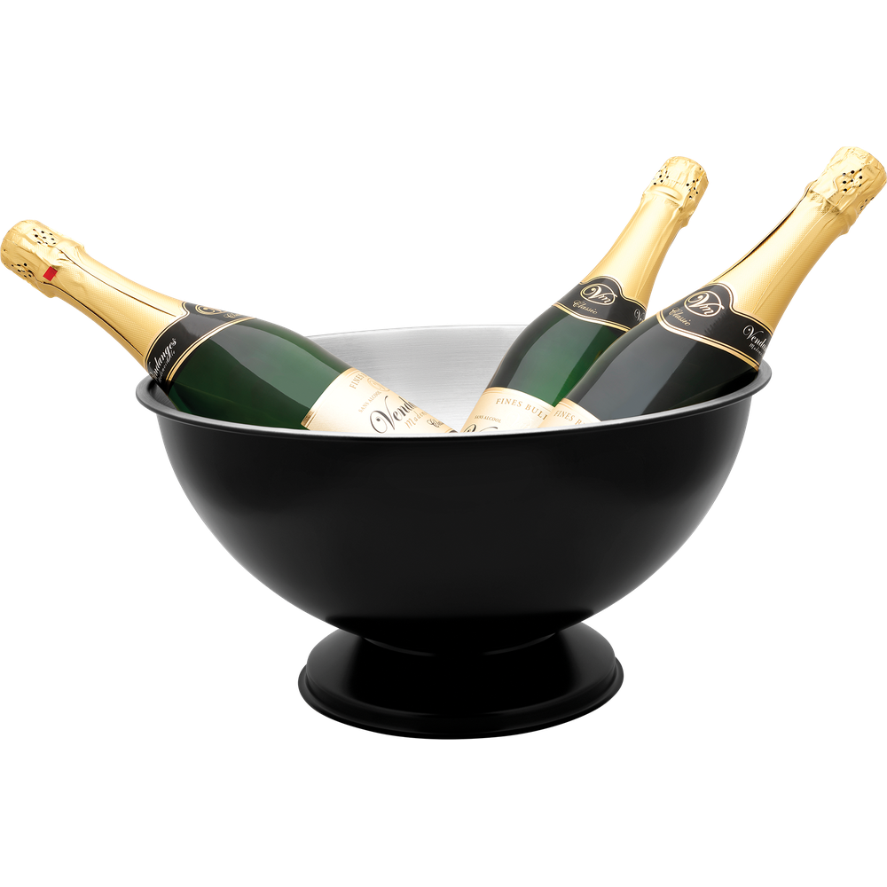 Tre bottiglie di champagne in un secchiello per il ghiaccio nero su sfondo nero.