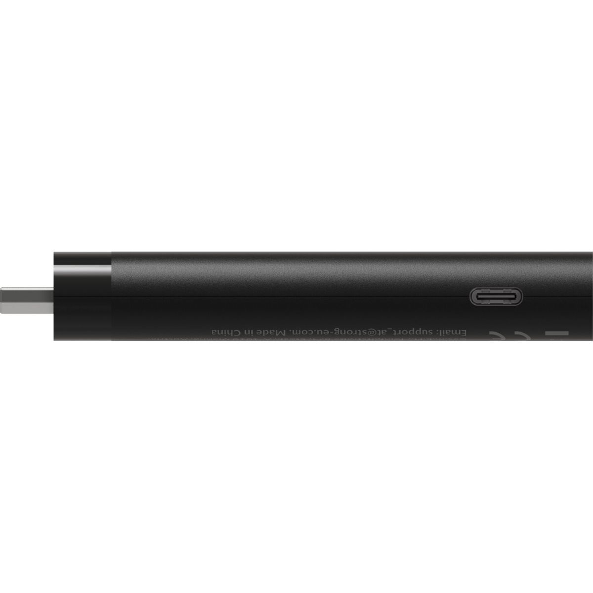 Schwarzer Stick mit HDMI-Anschluss und USB-C-Ladeanschluss. Made in China.