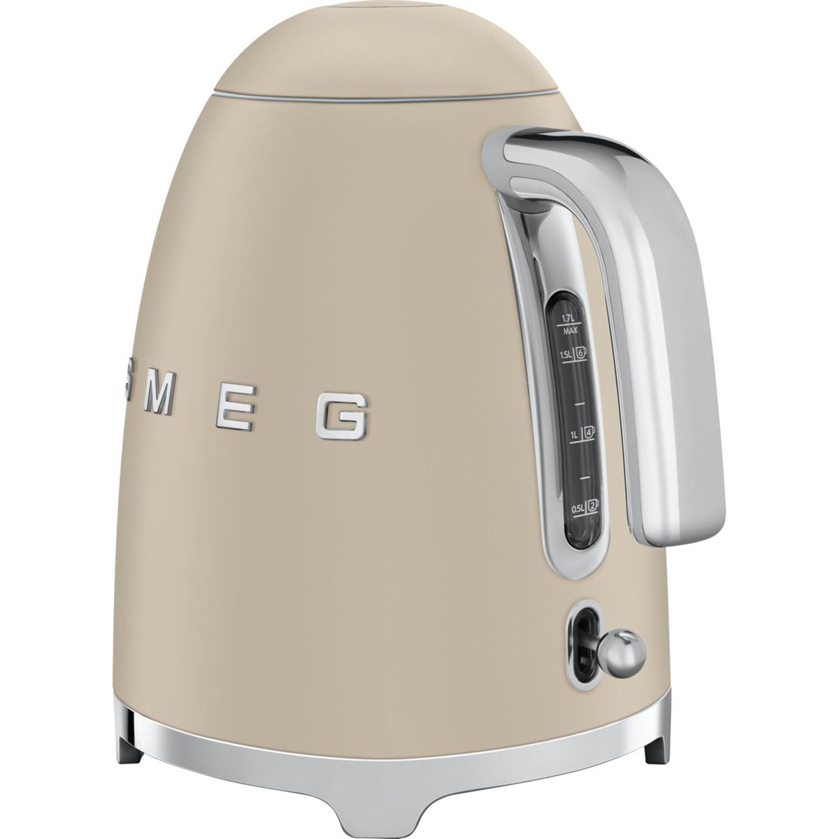 Eine beige Smeg Wasserkocher mit Chromgriff und Wasserstandsanzeige.