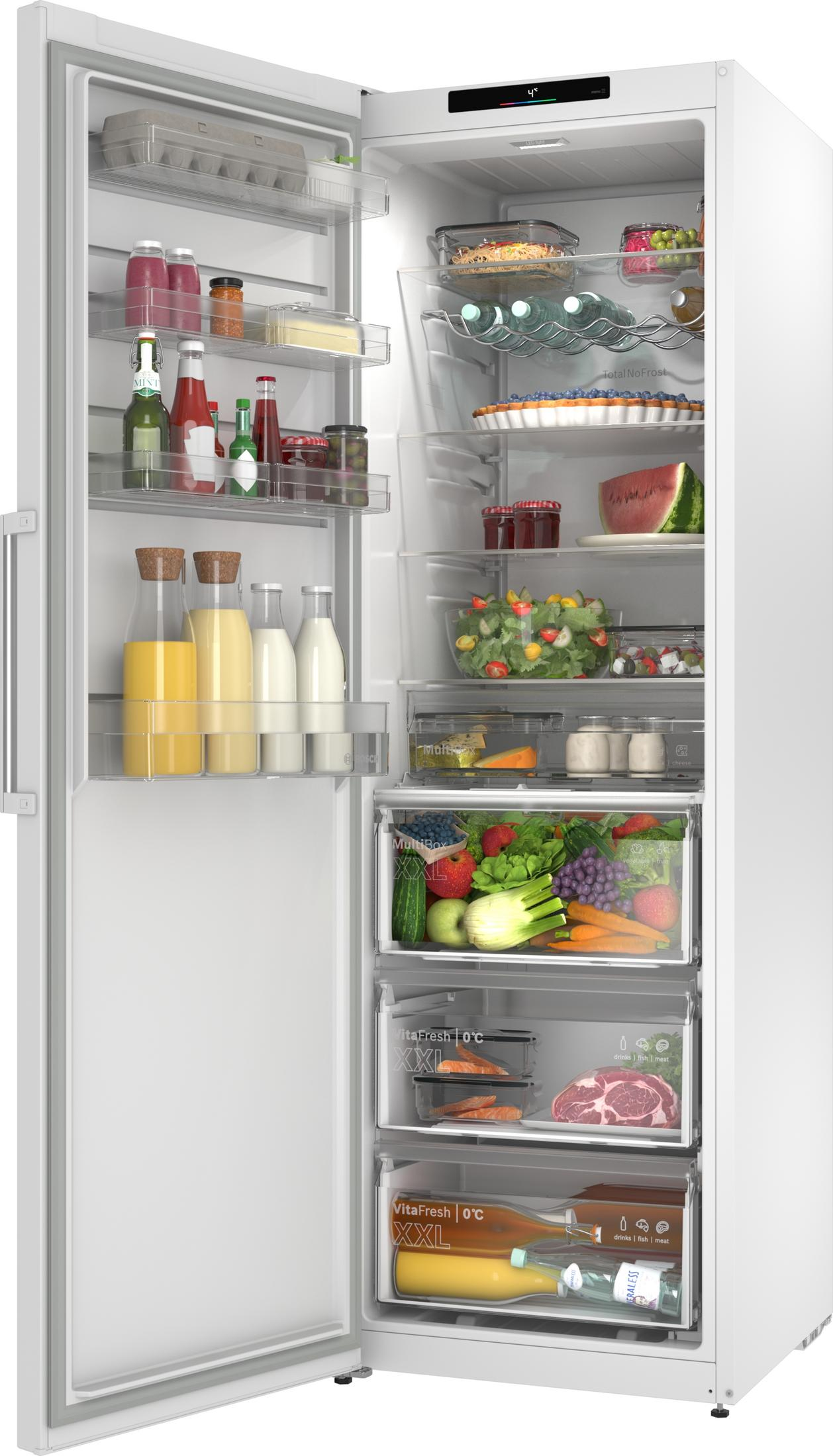 Ein offener Kühlschrank mit Lebensmitteln wie Obst, Gemüse, Fleisch, Käse und Getränken.